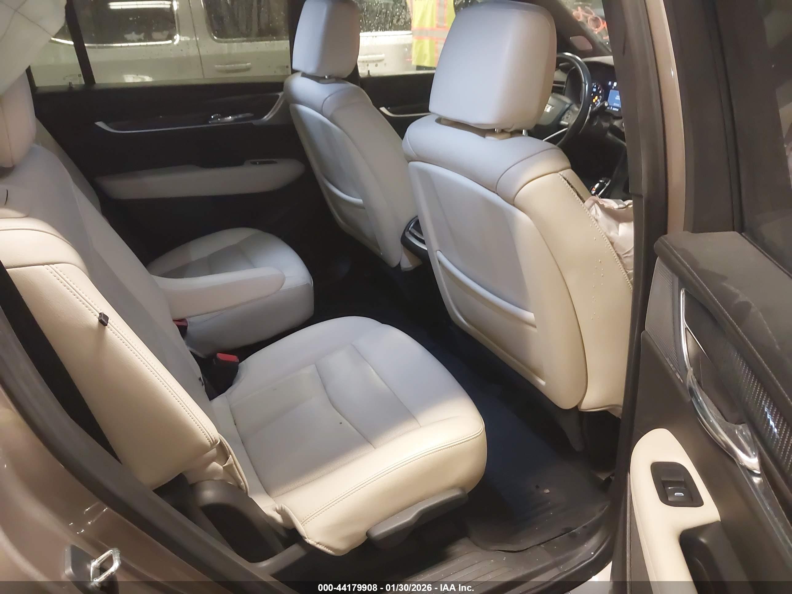 CADILLAC XT6 image 8