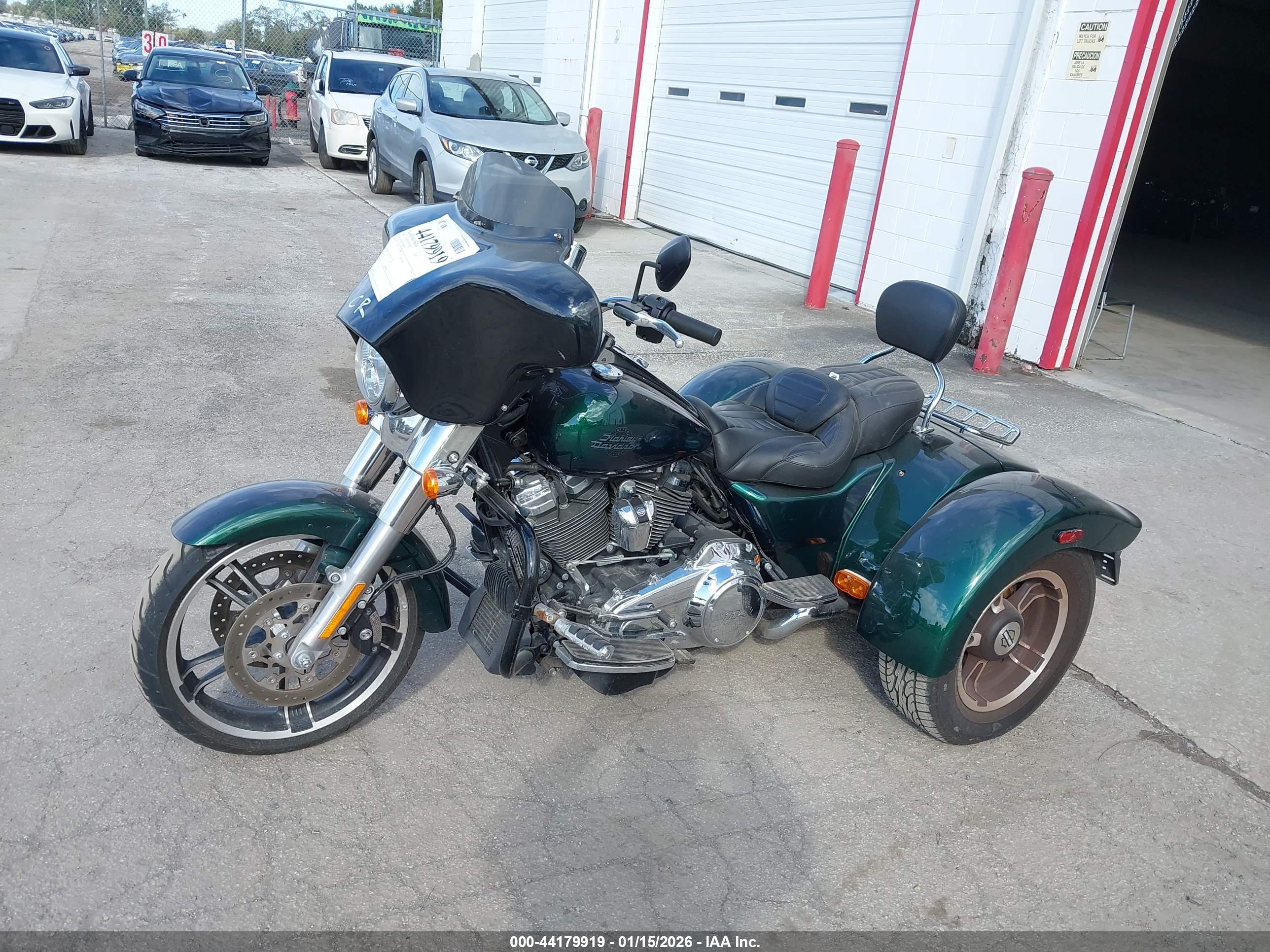 HARLEY-DAVIDSON FLRT image 2