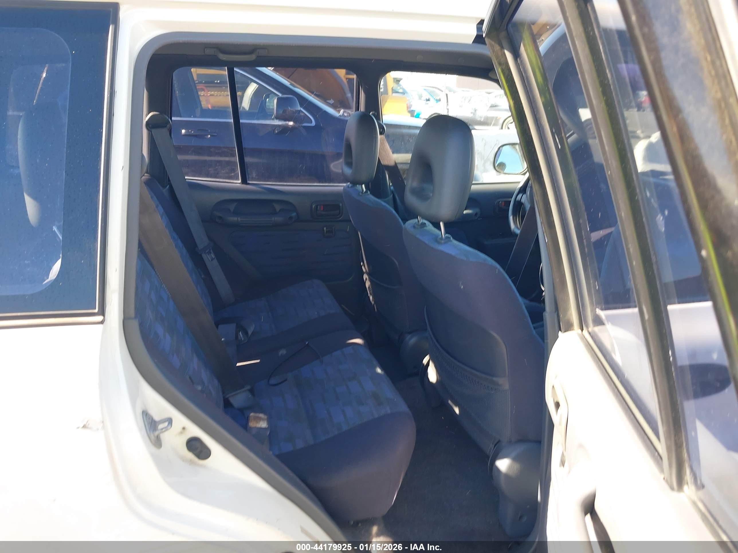 TOYOTA RAV4 image 8