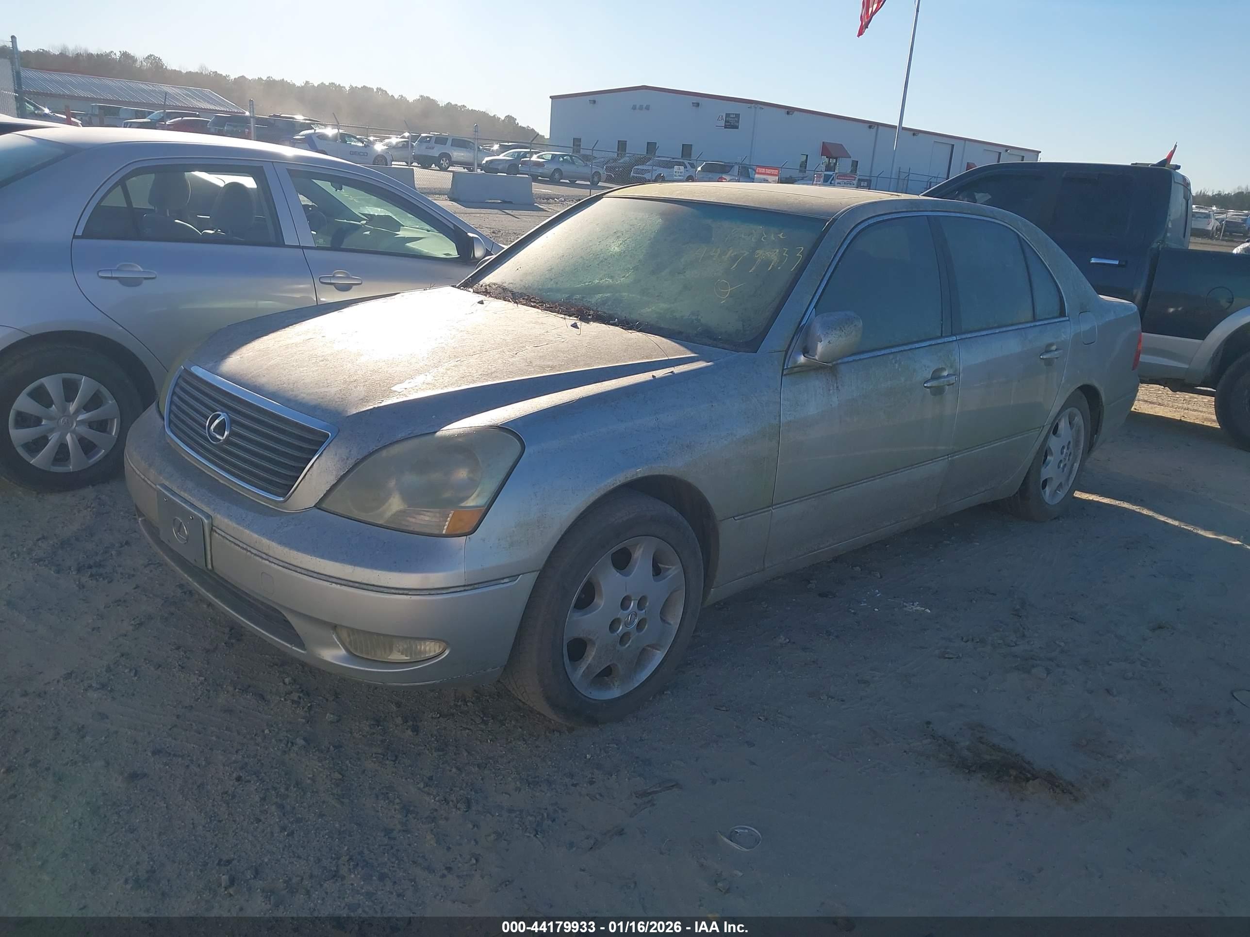 LEXUS LS image 2