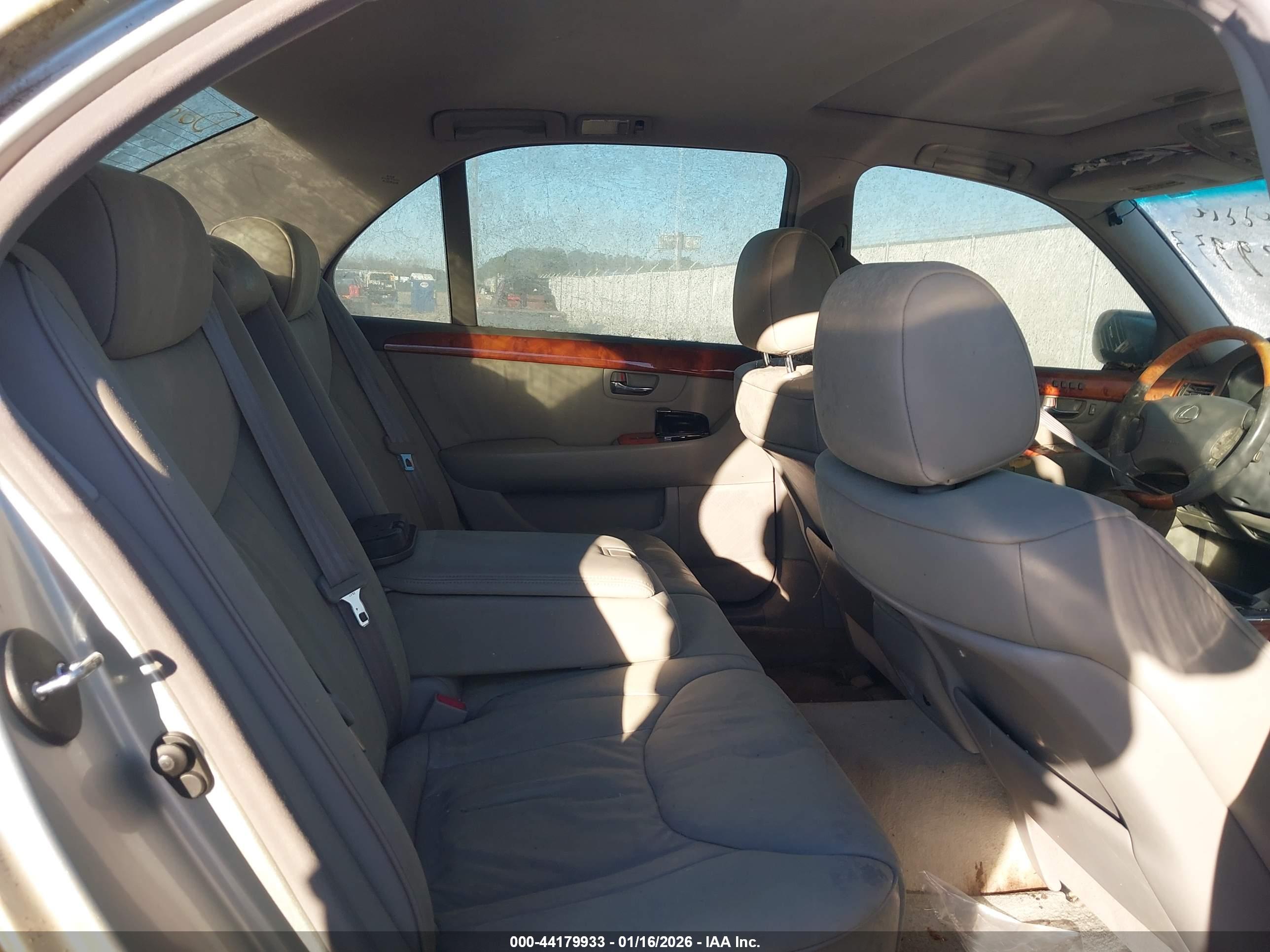 LEXUS LS image 8