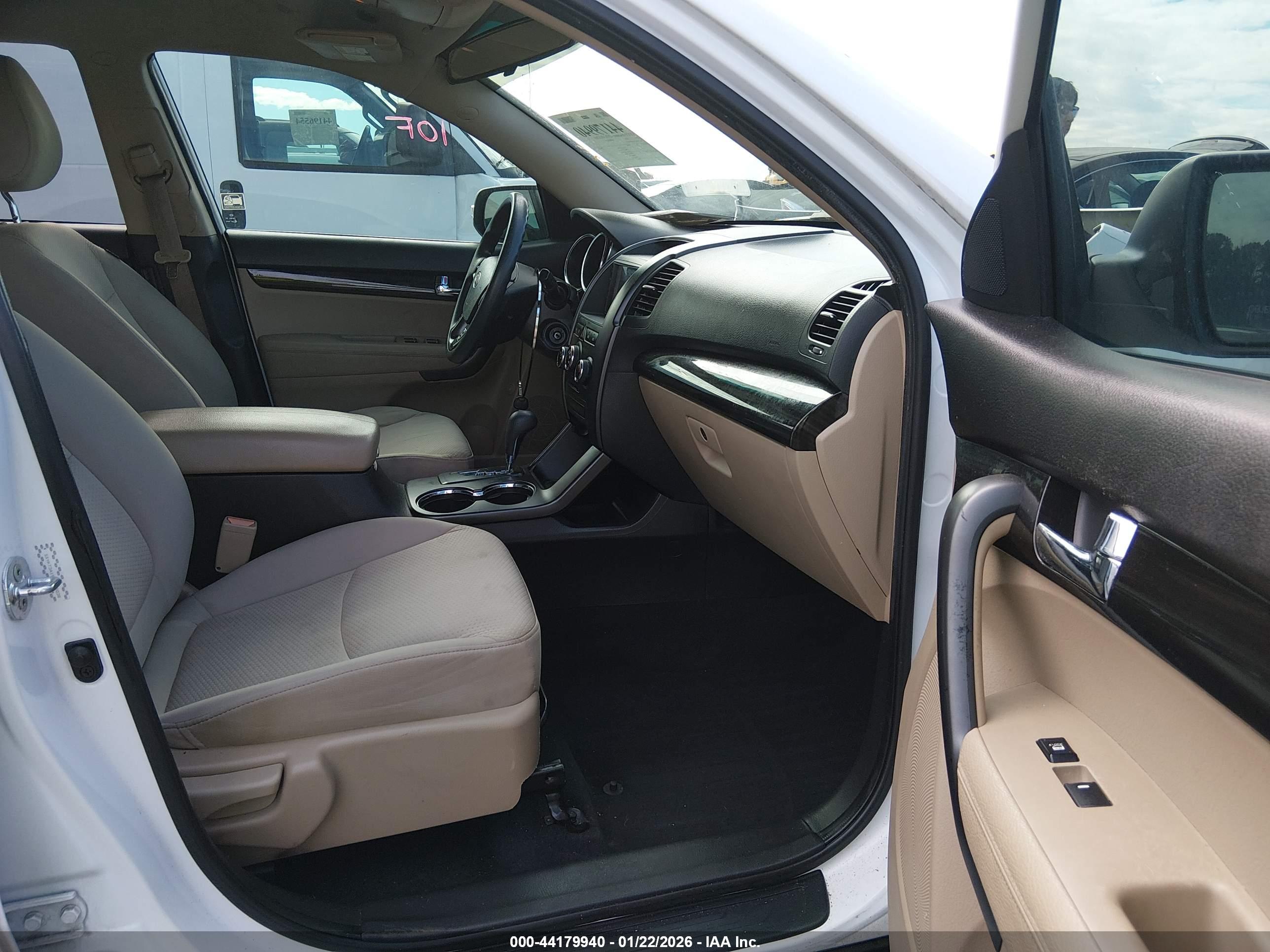 KIA SORENTO image 5