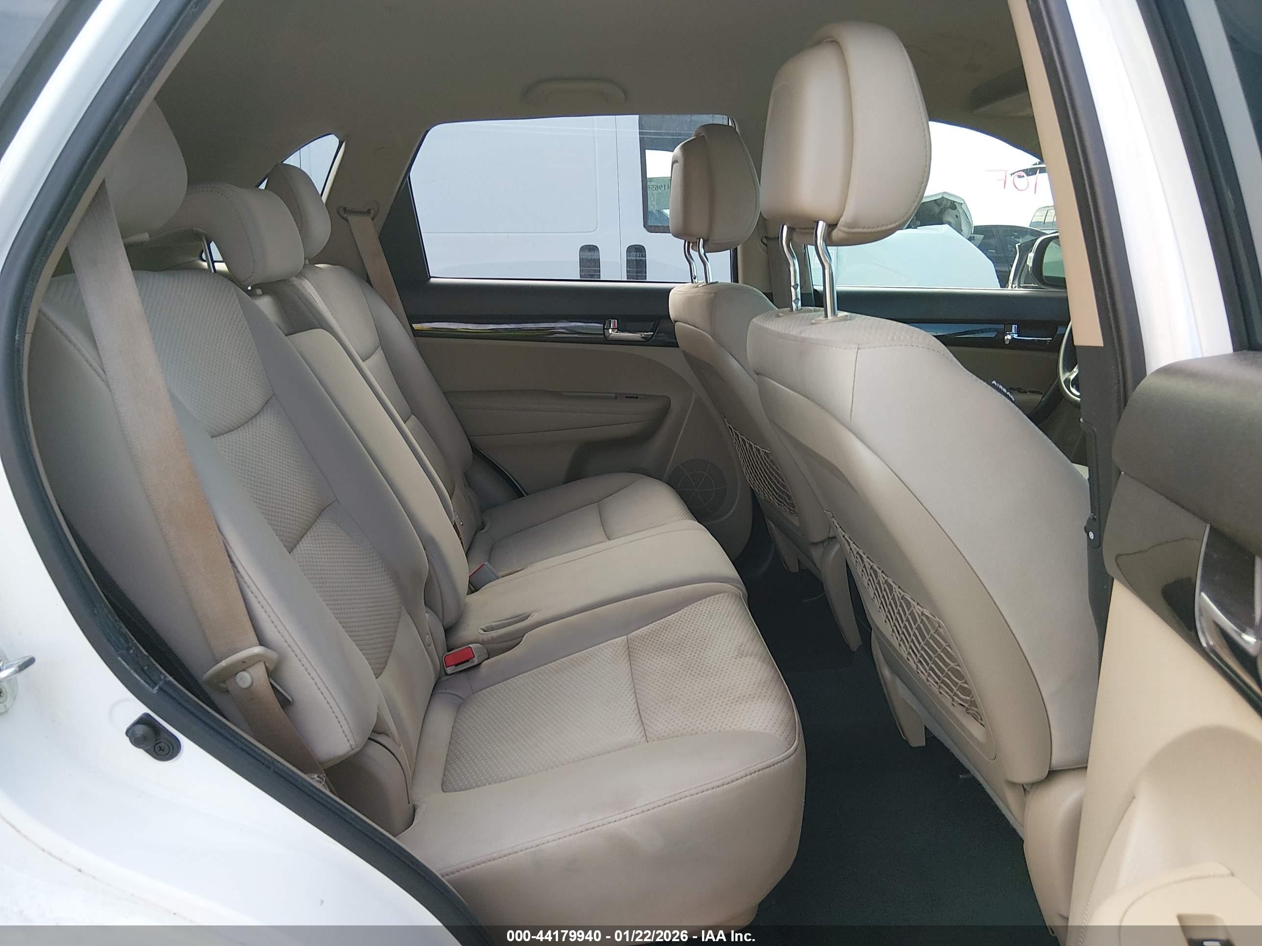 KIA SORENTO image 8