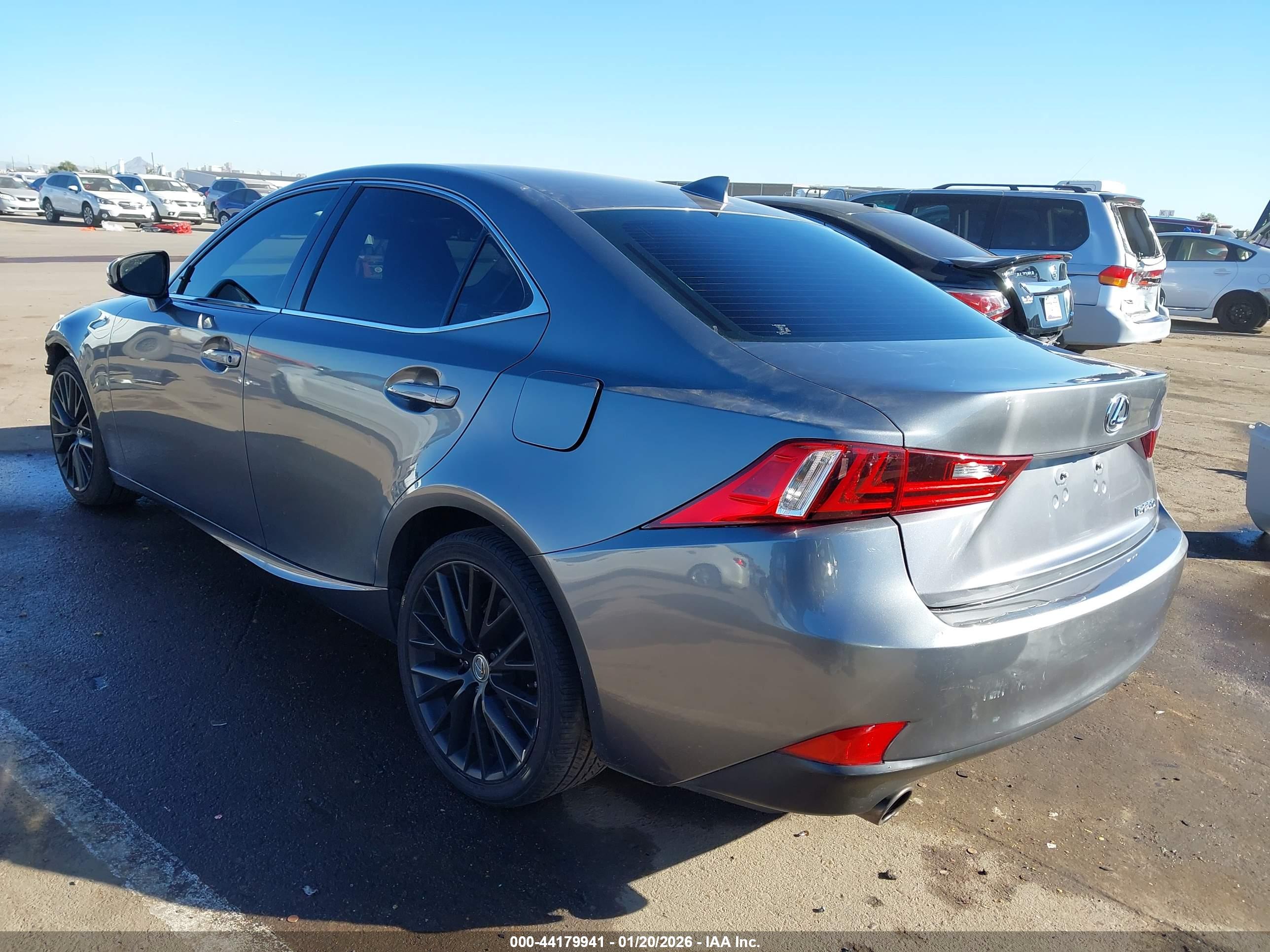 LEXUS IS image 3