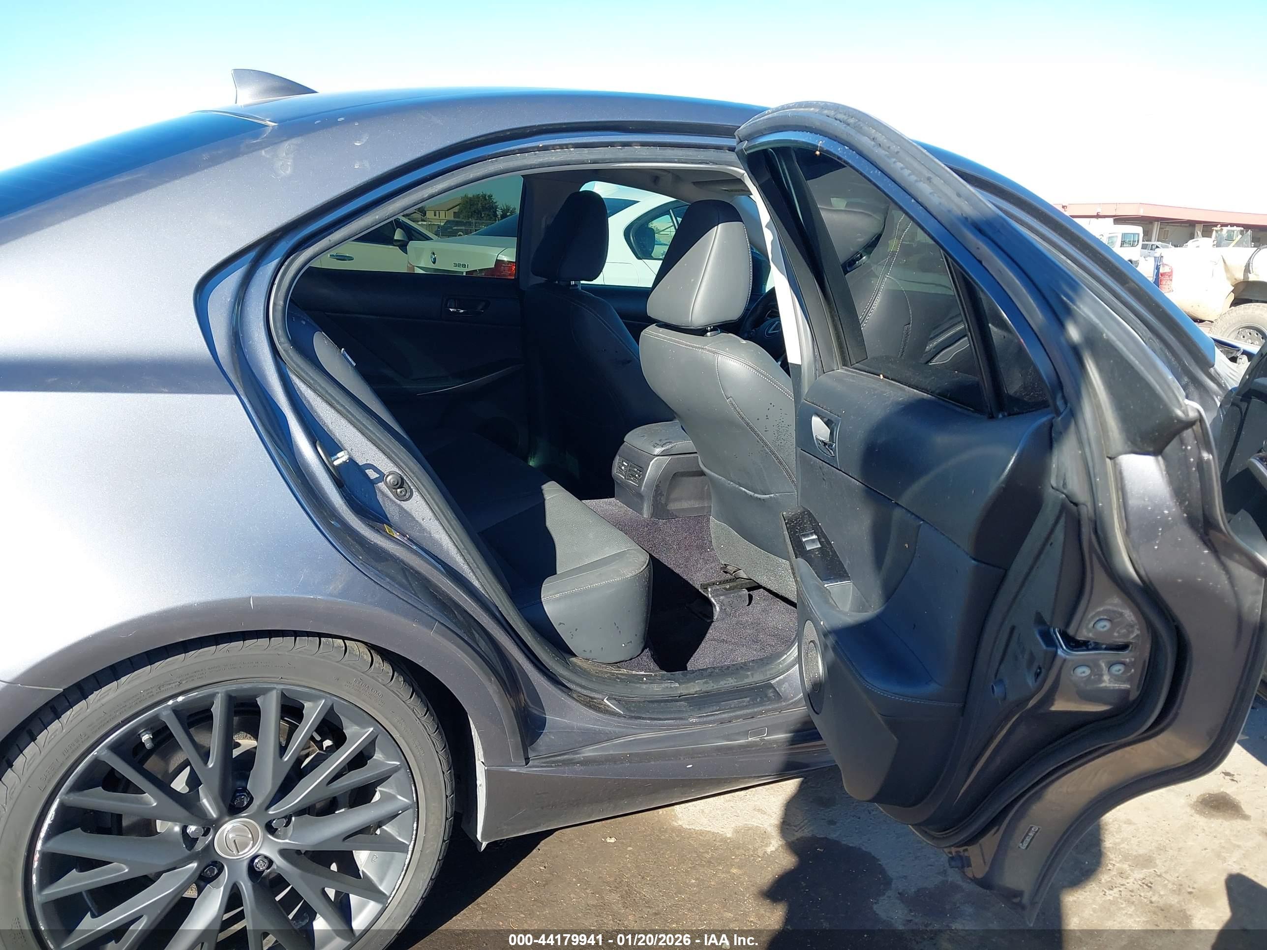 LEXUS IS image 8
