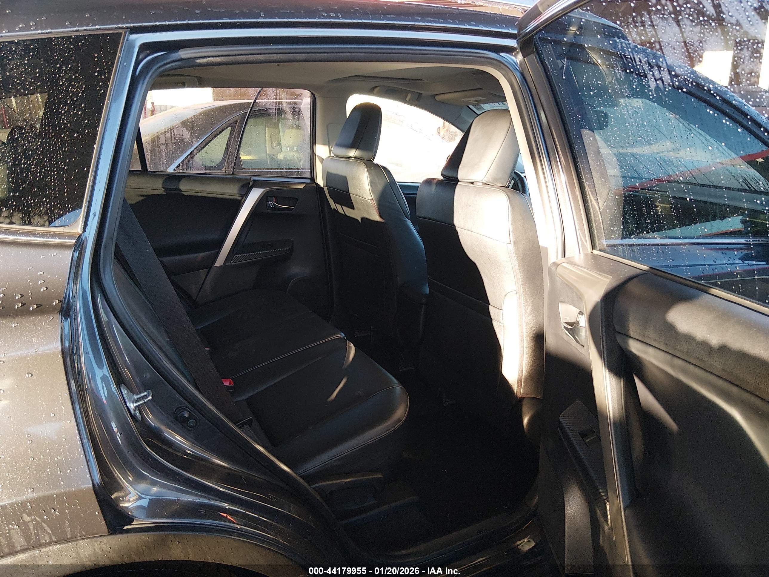 TOYOTA RAV4 image 8