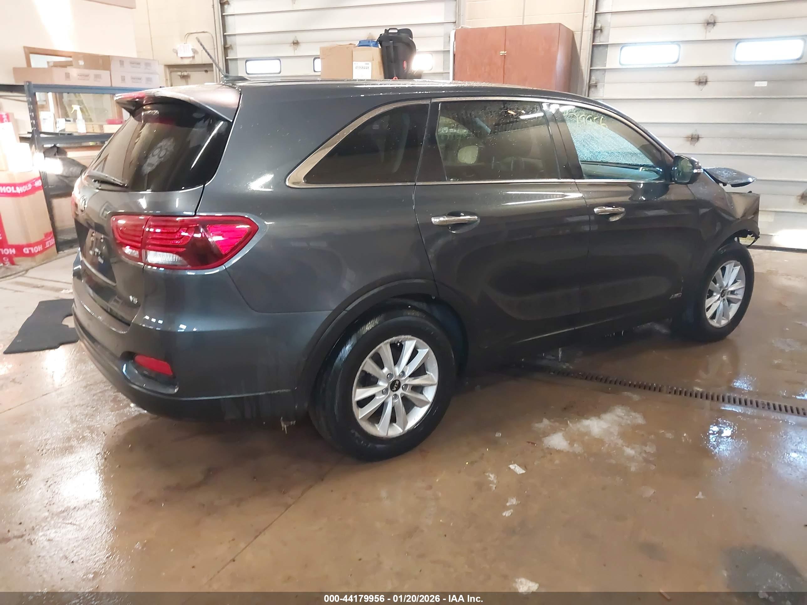 KIA SORENTO image 4