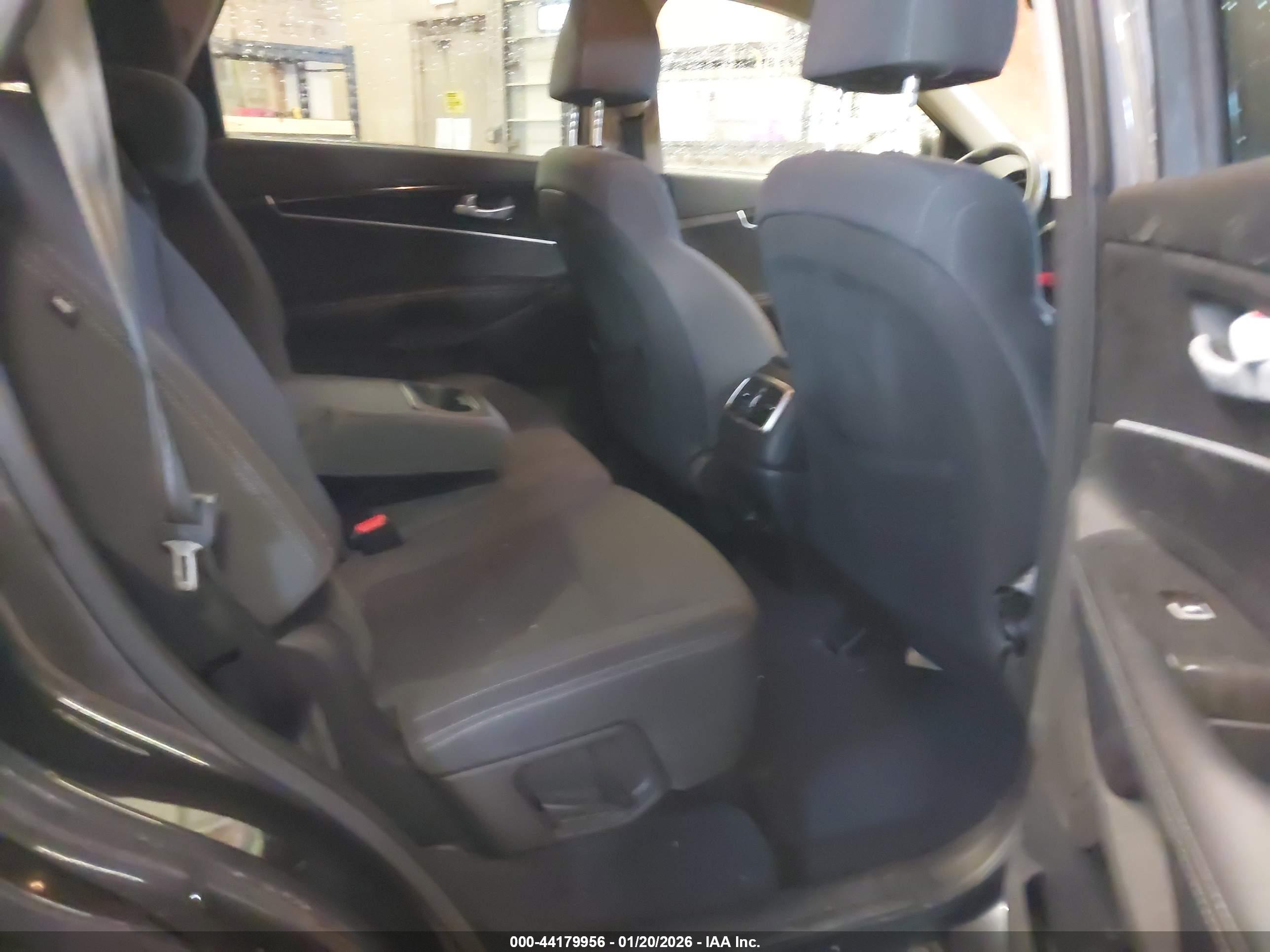 KIA SORENTO image 8