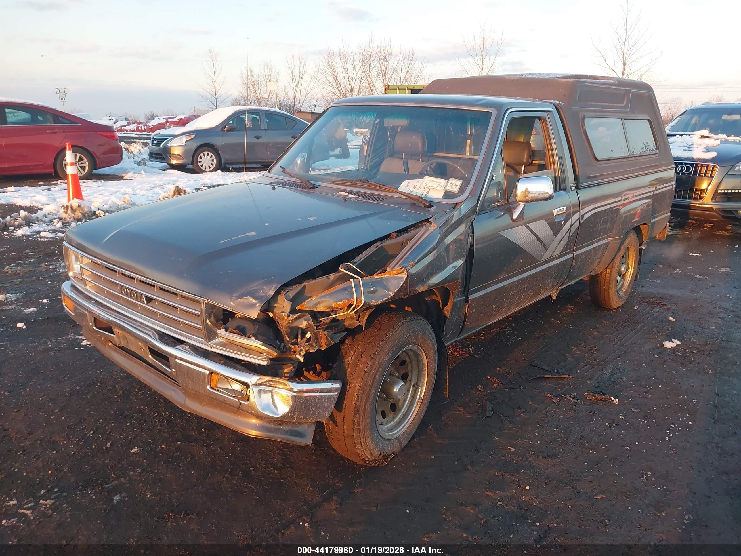 TOYOTA PICKUP image 2