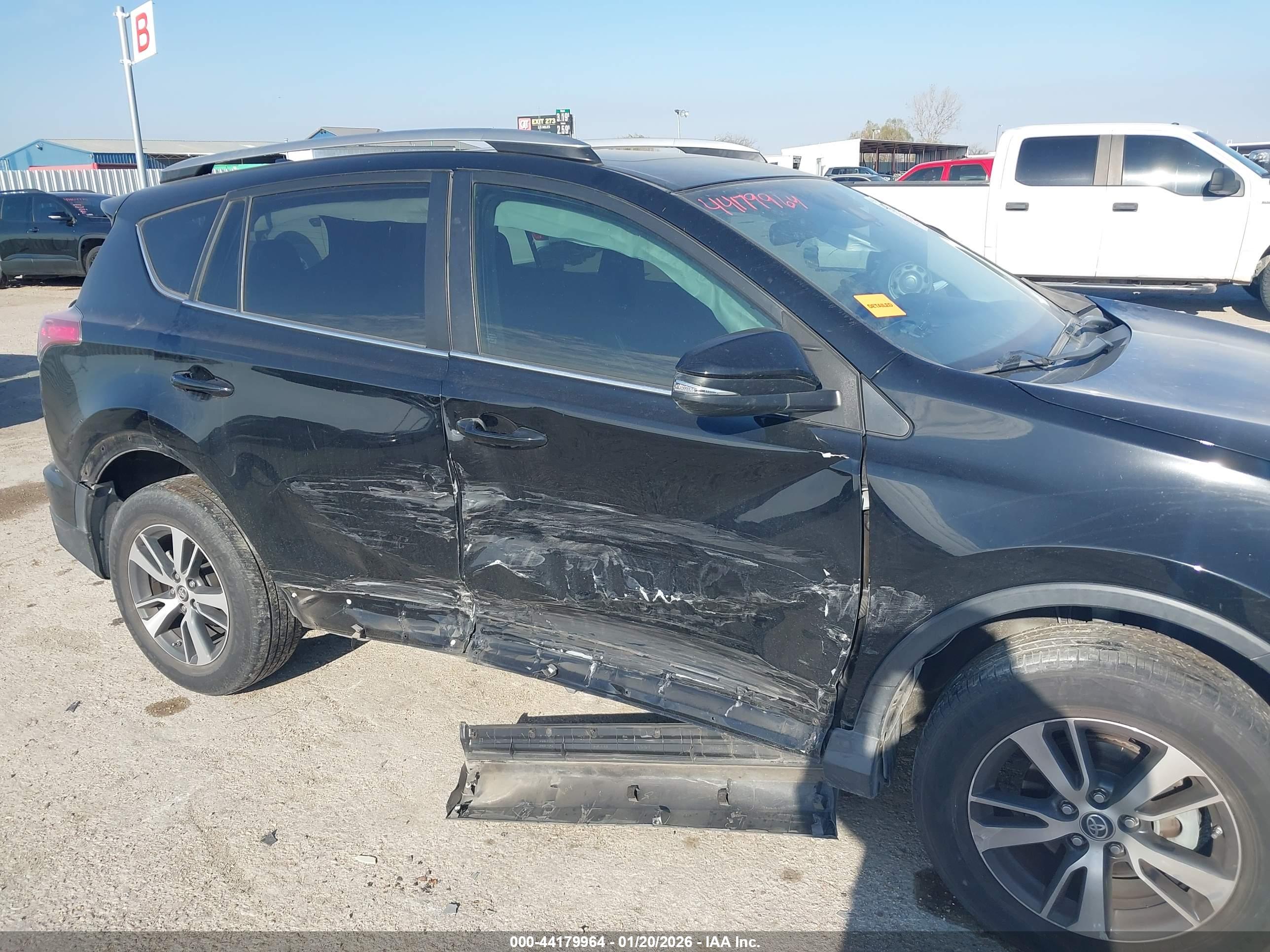 TOYOTA RAV4 image 6