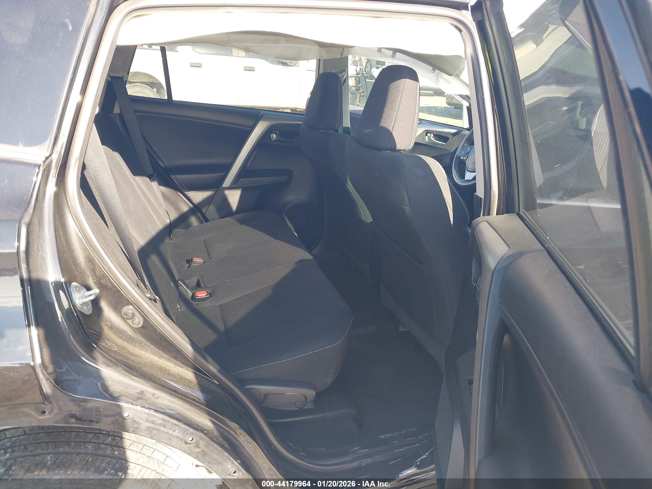 TOYOTA RAV4 image 8