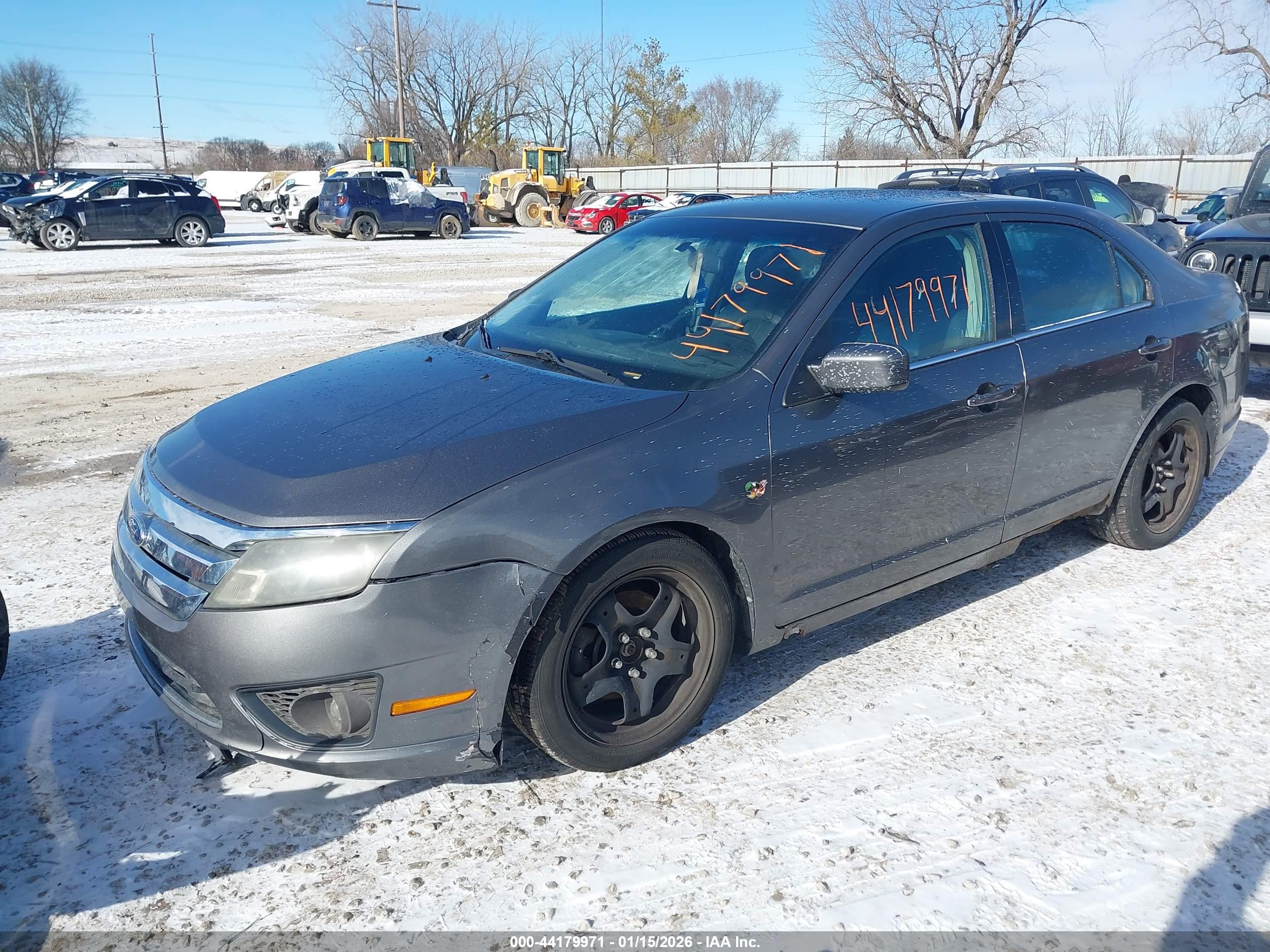 FORD FUSION image 2