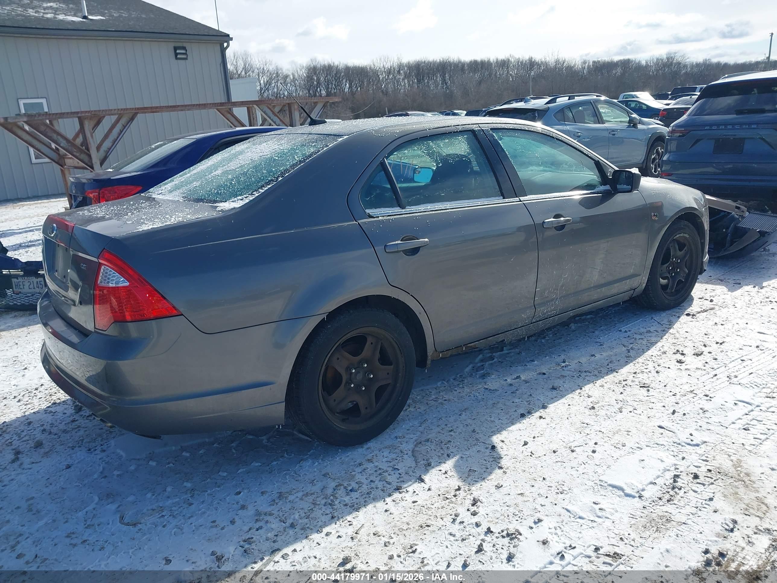 FORD FUSION image 4
