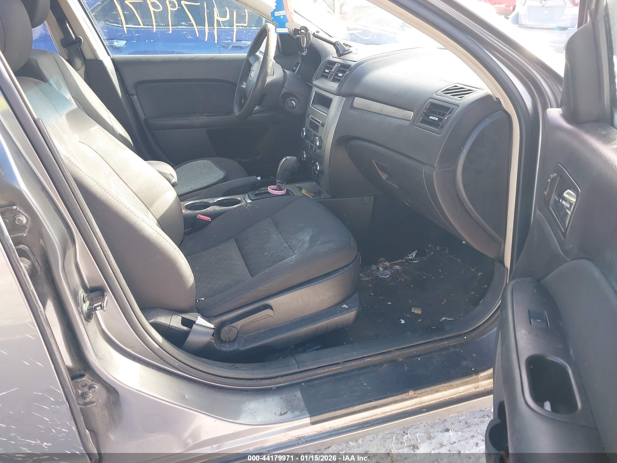 FORD FUSION image 5