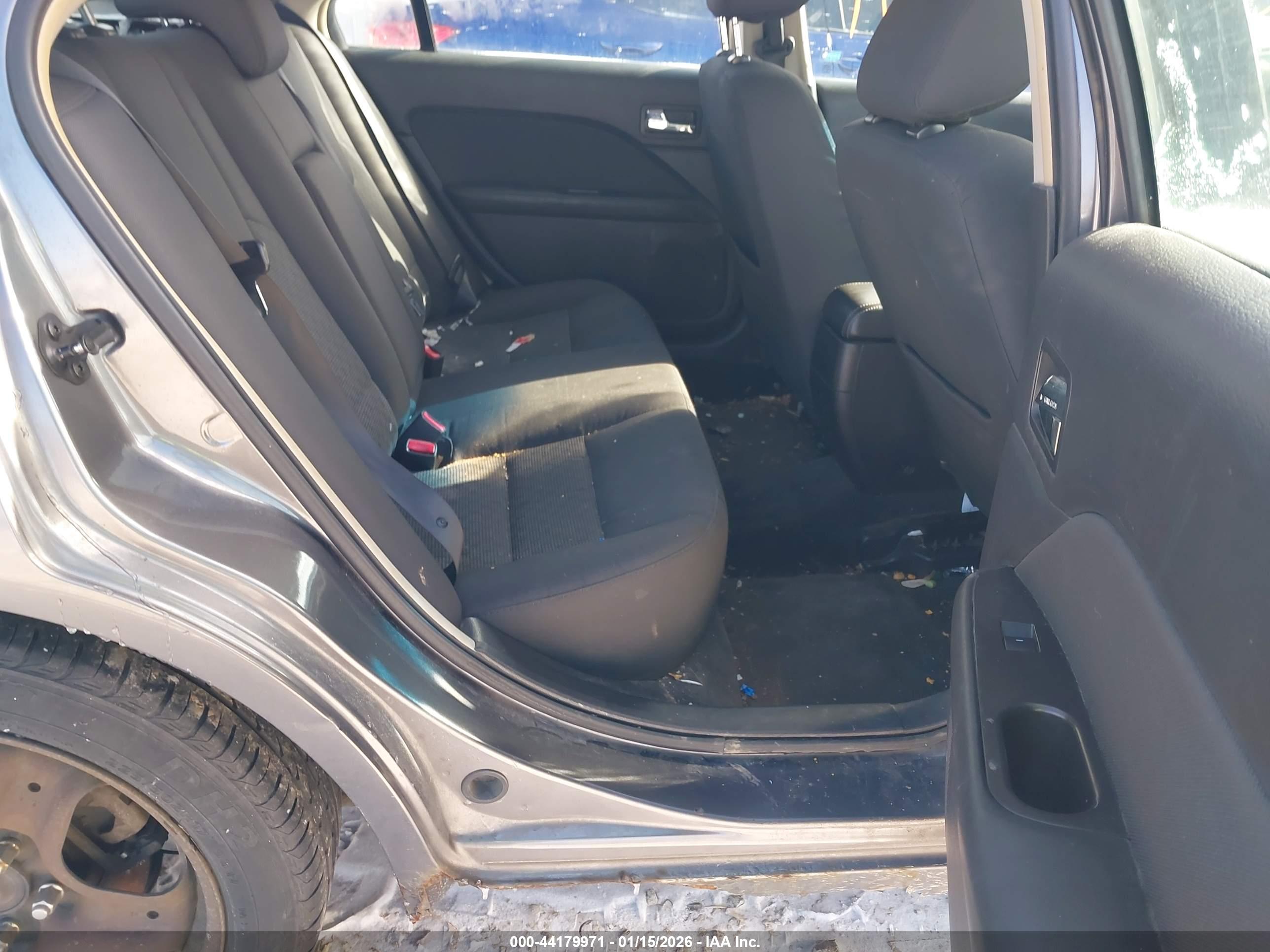 FORD FUSION image 8