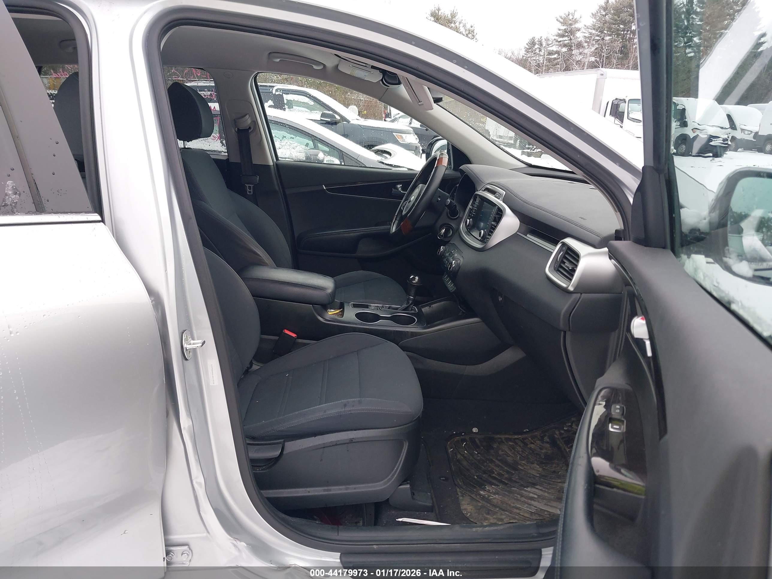 KIA SORENTO image 5