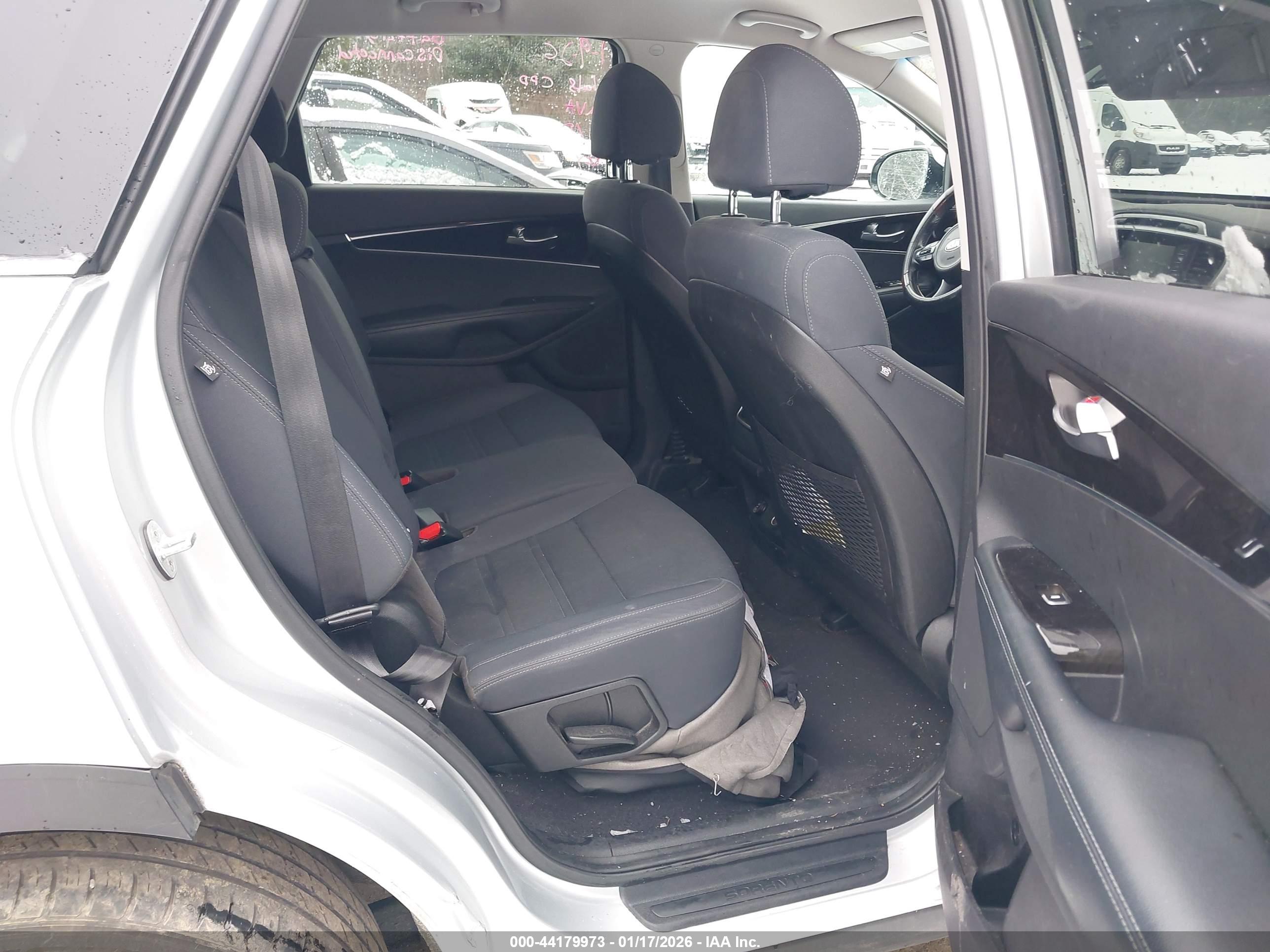 KIA SORENTO image 8