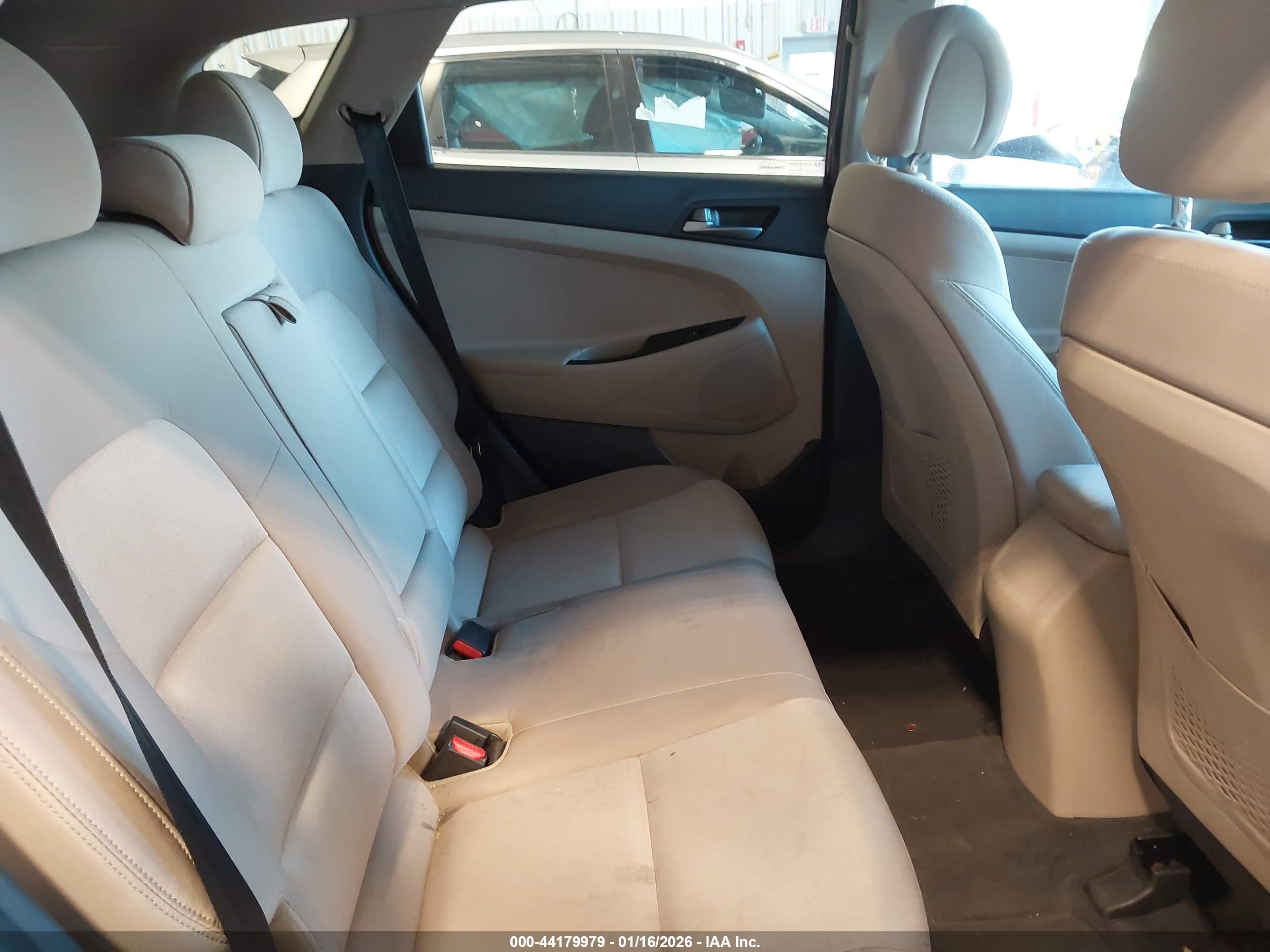 HYUNDAI TUCSON image 8