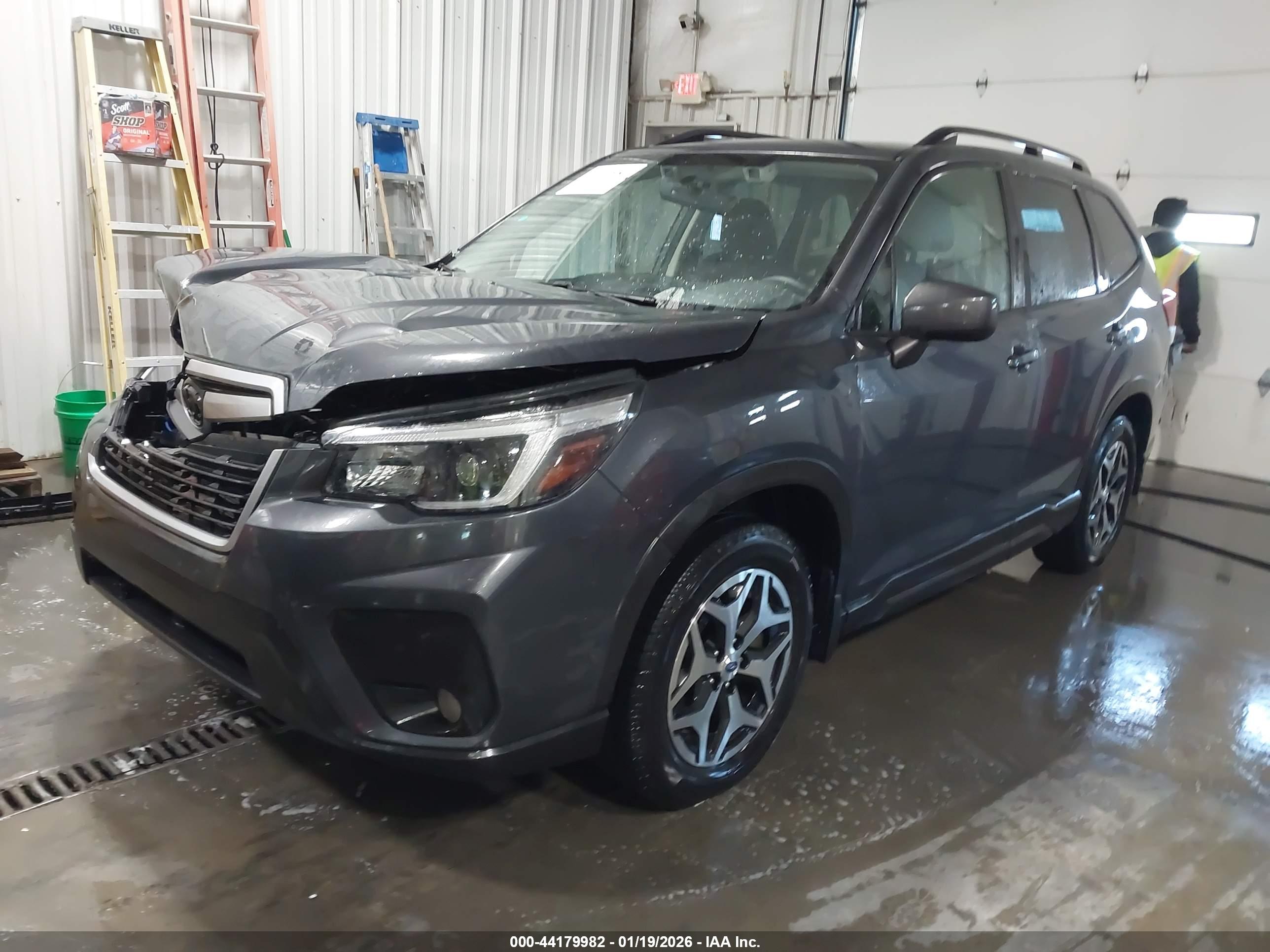 SUBARU FORESTER image 2