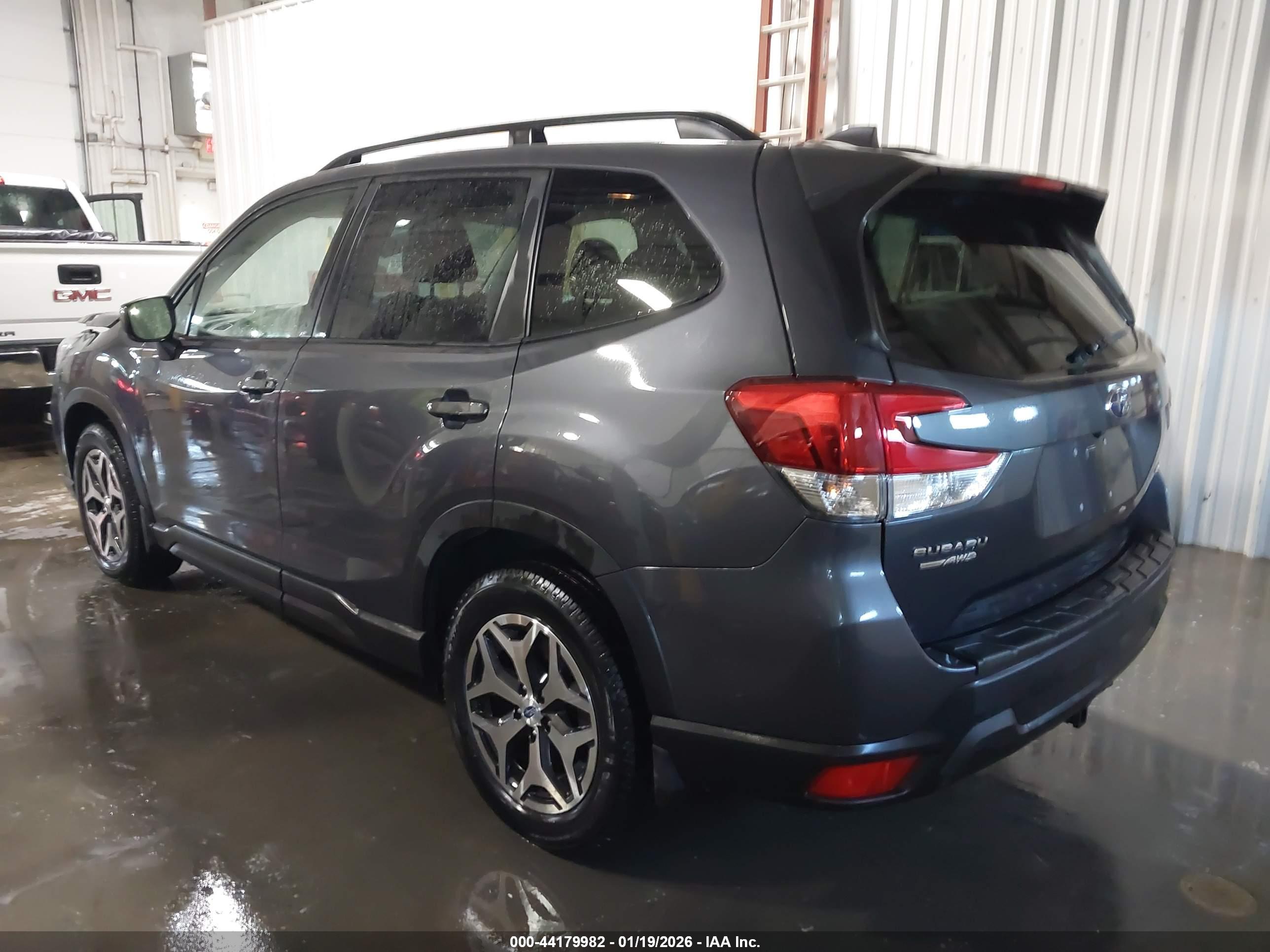 SUBARU FORESTER image 3