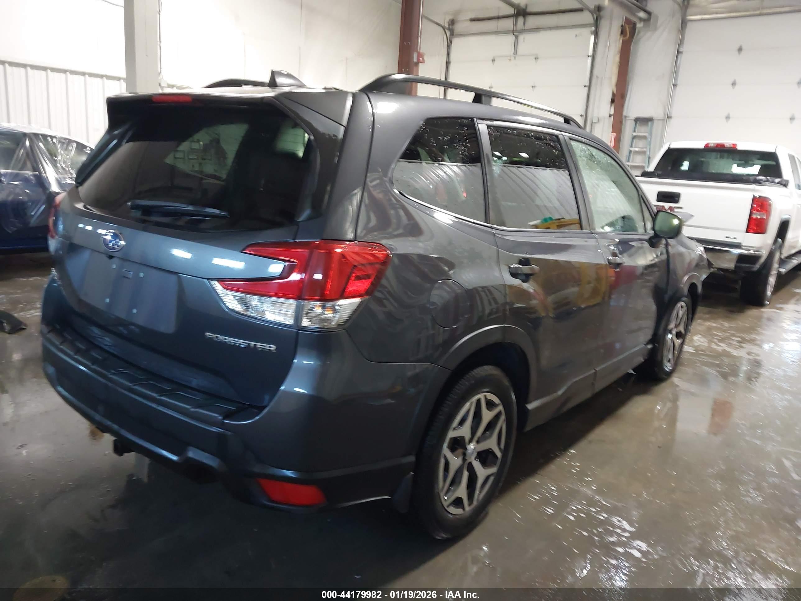 SUBARU FORESTER image 4