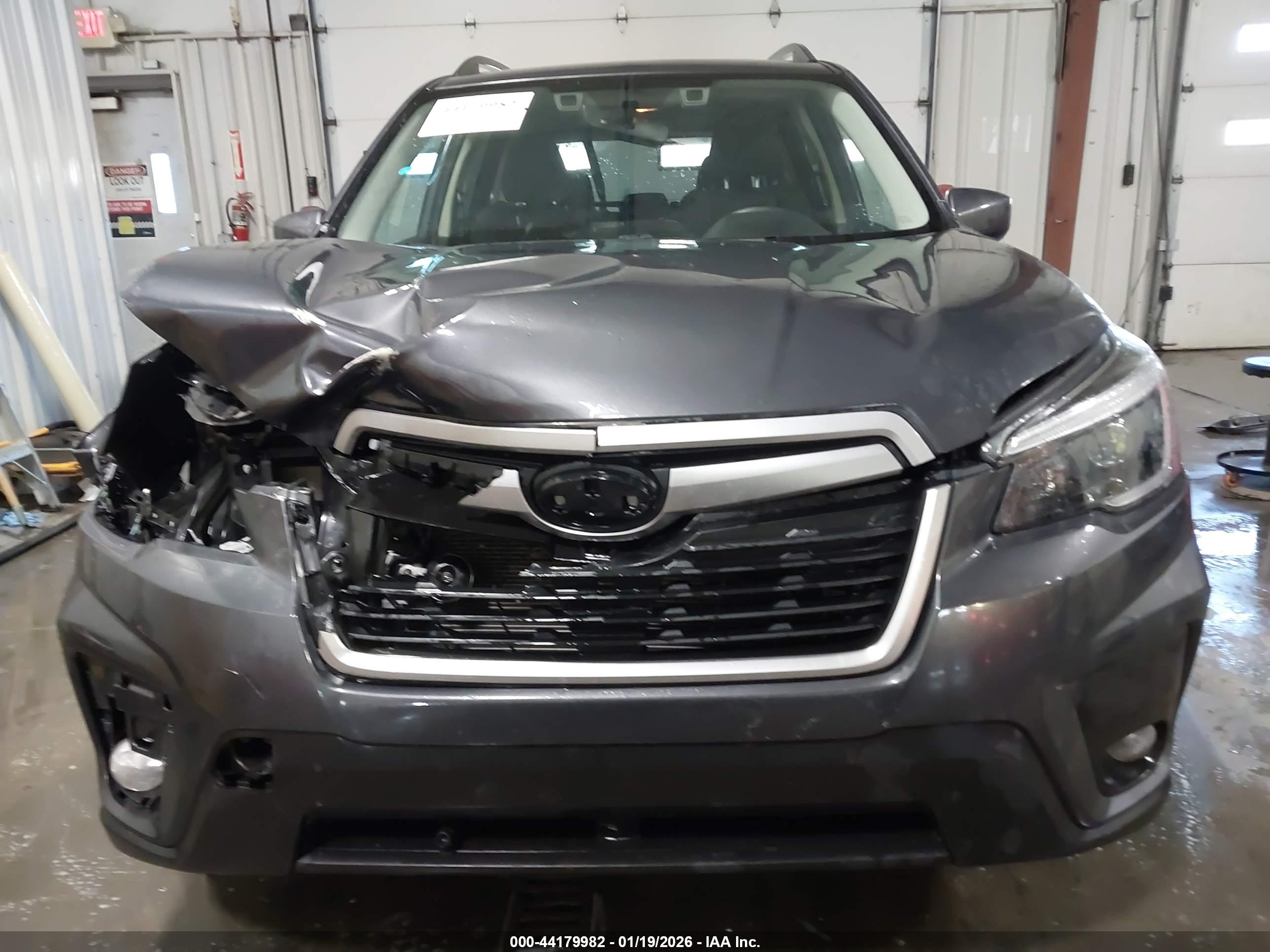 SUBARU FORESTER image 6