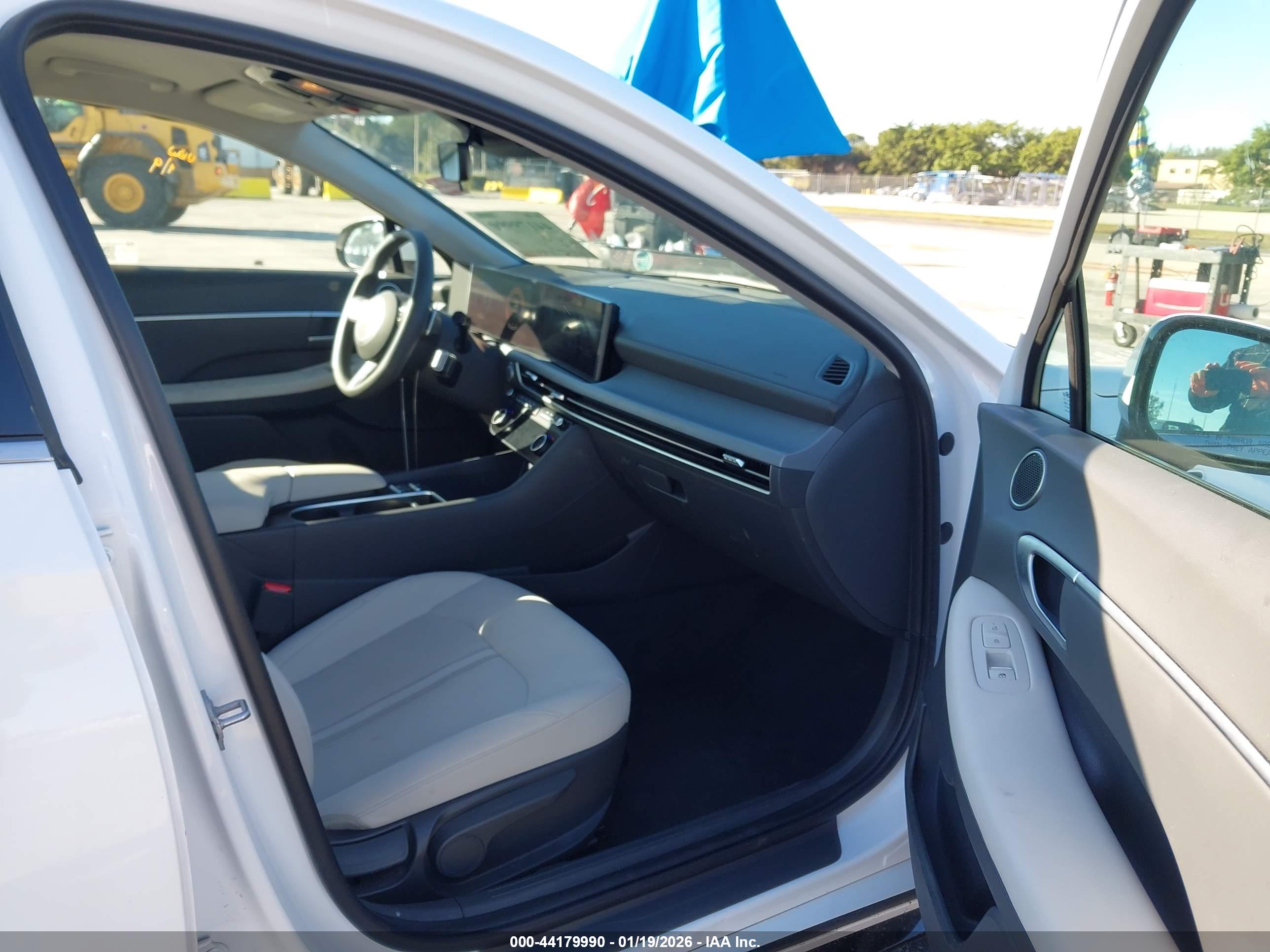 HYUNDAI SONATA image 5