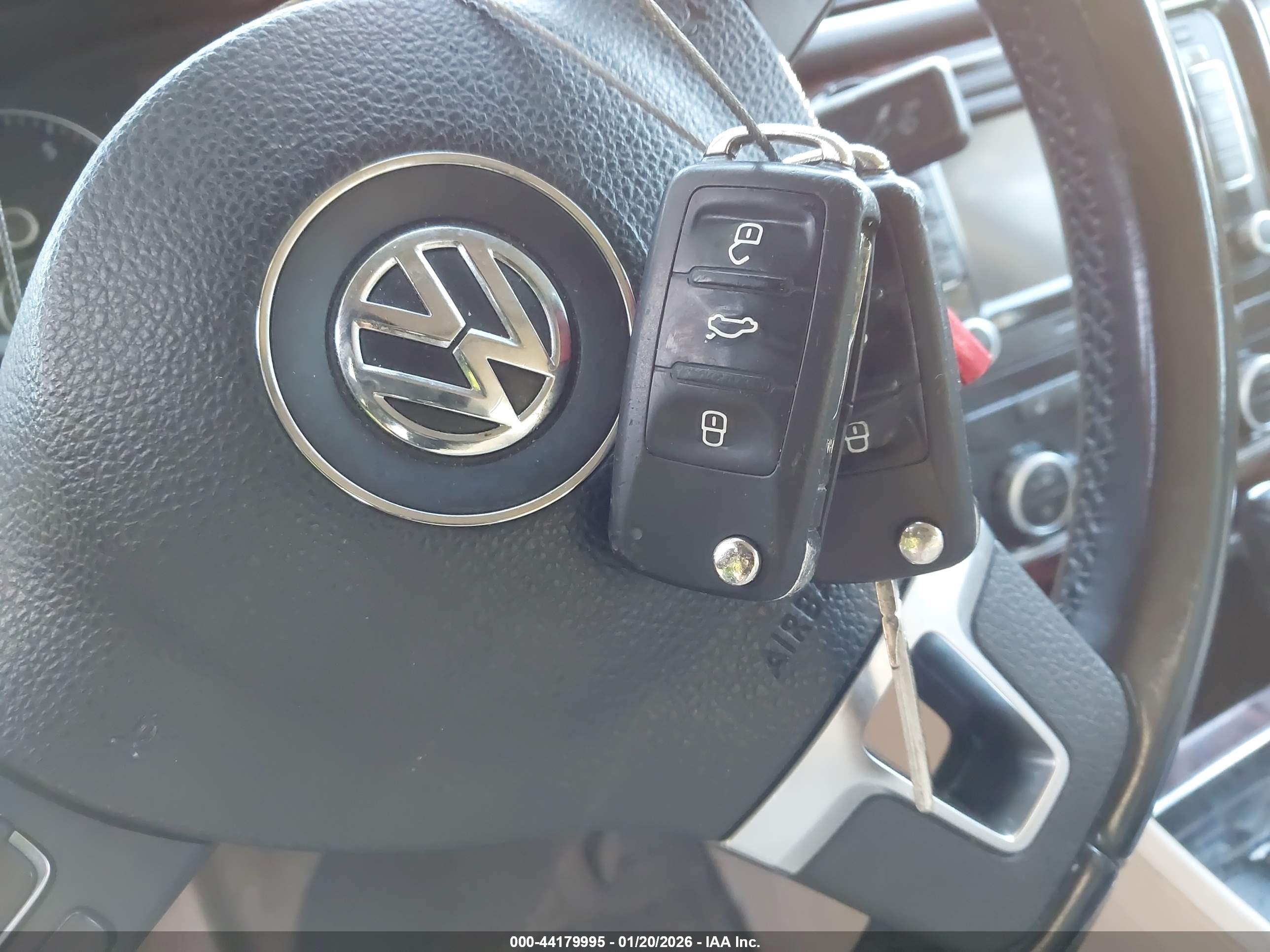 VOLKSWAGEN PASSAT image 11