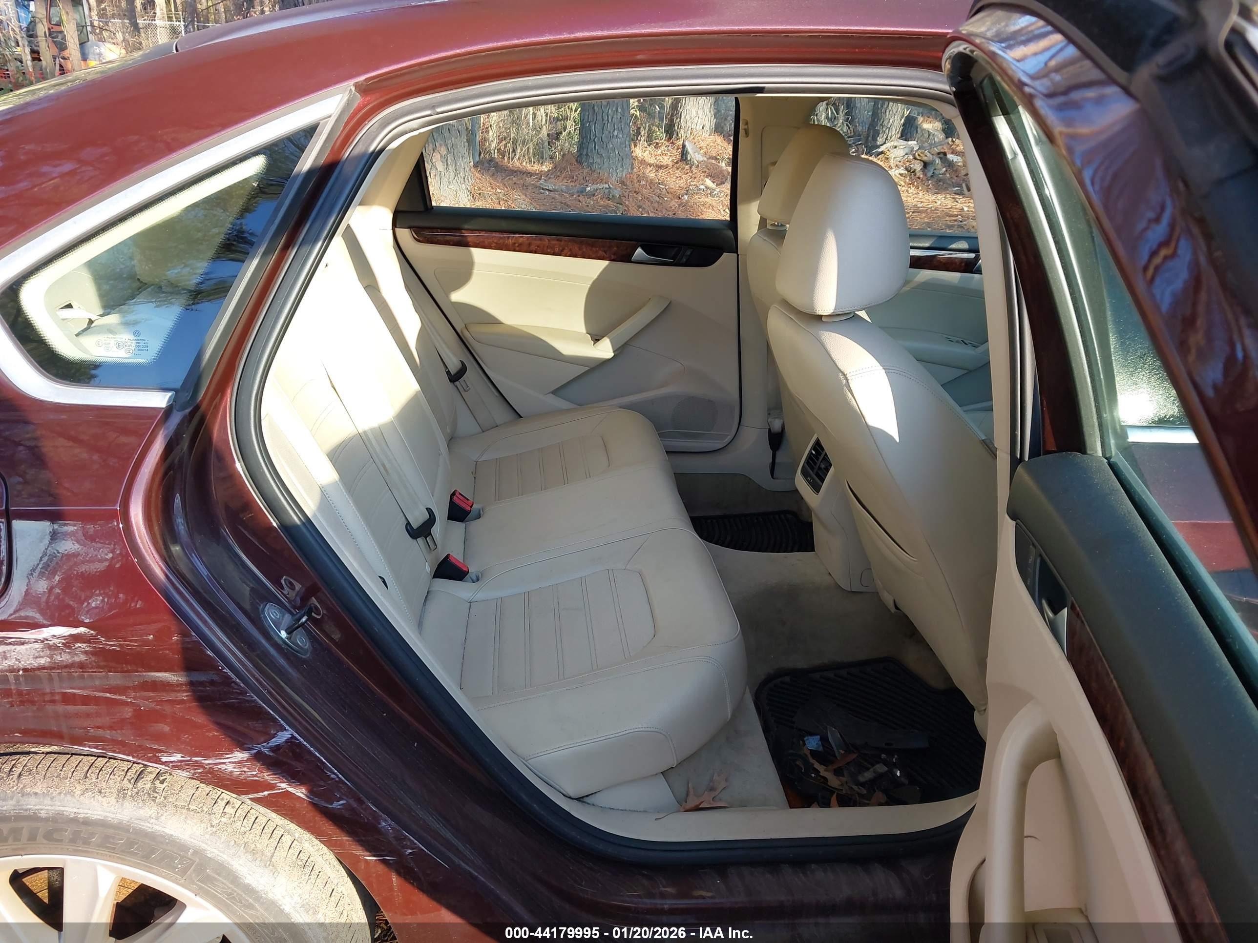 VOLKSWAGEN PASSAT image 8