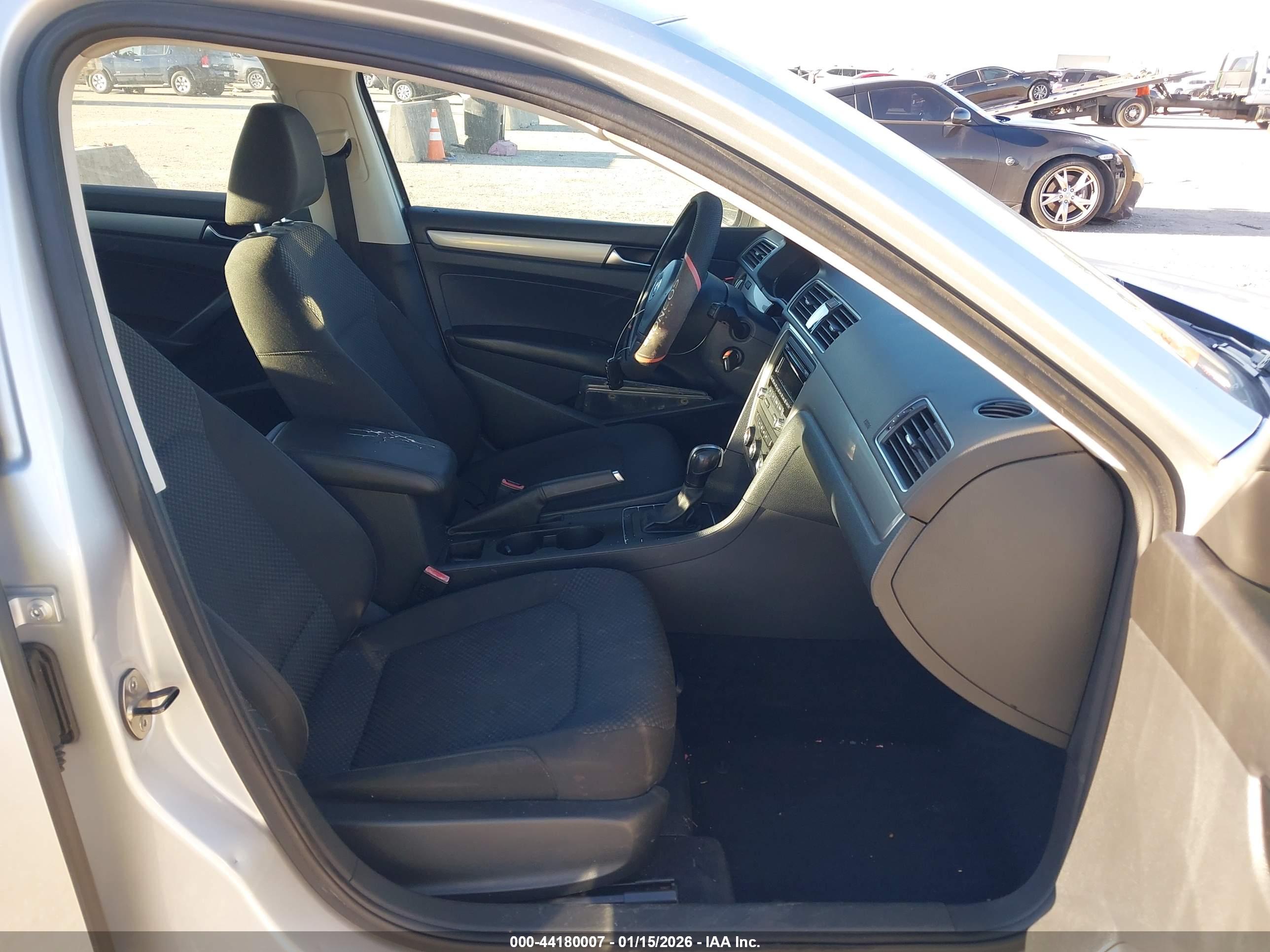 VOLKSWAGEN PASSAT image 5