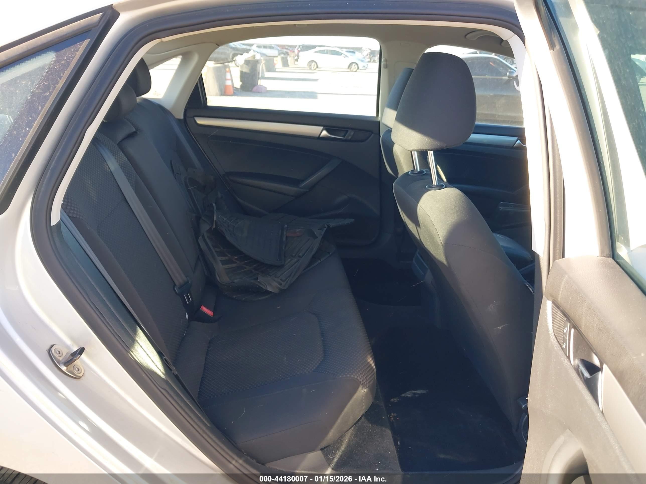 VOLKSWAGEN PASSAT image 8