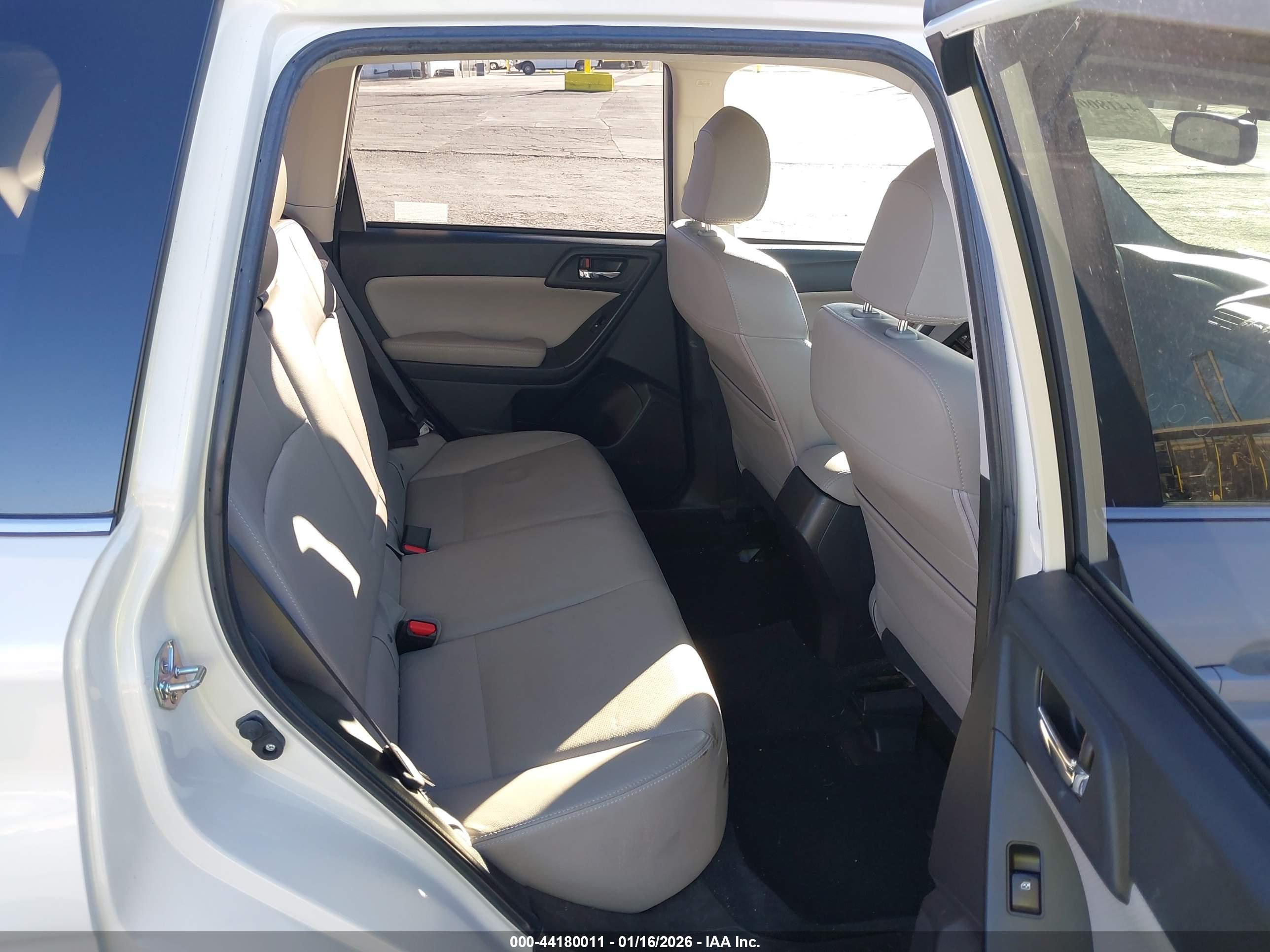 SUBARU FORESTER image 8
