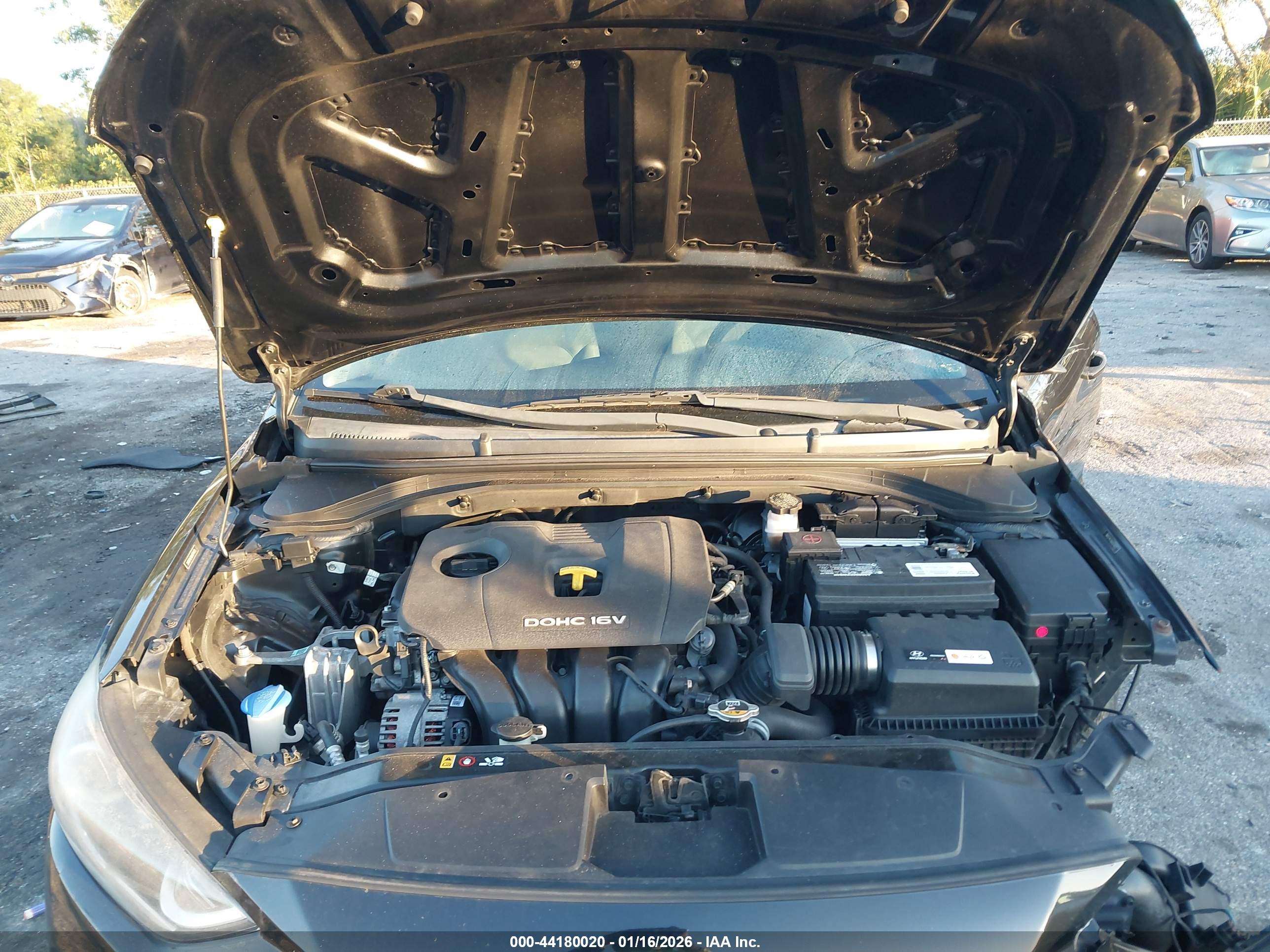 HYUNDAI ELANTRA image 10