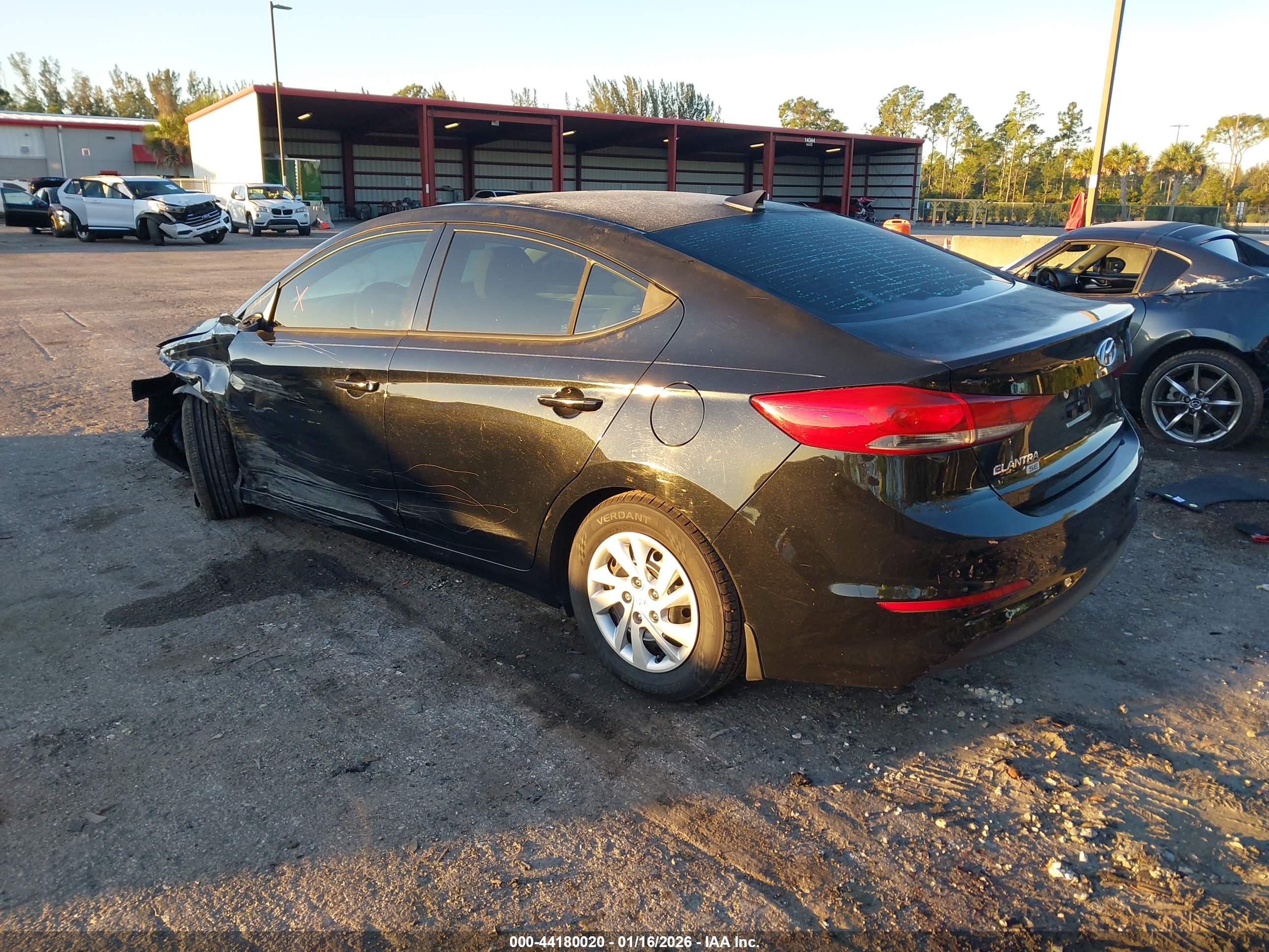 HYUNDAI ELANTRA image 3