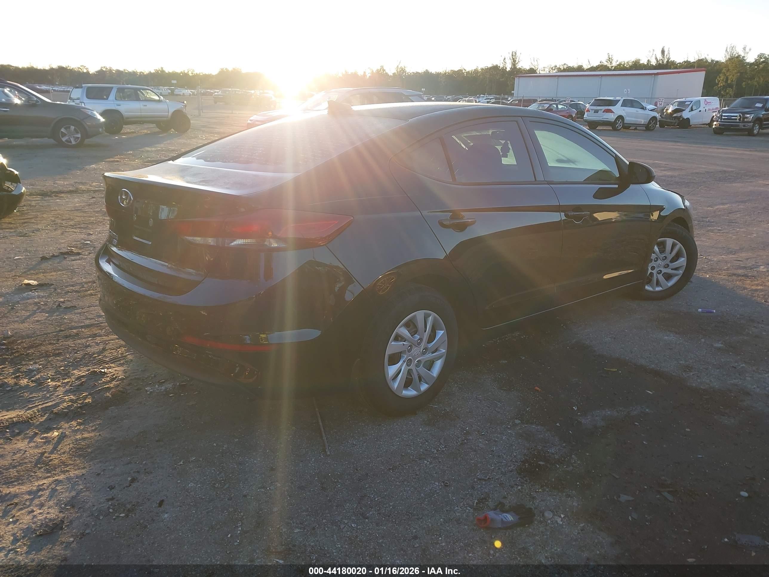 HYUNDAI ELANTRA image 4