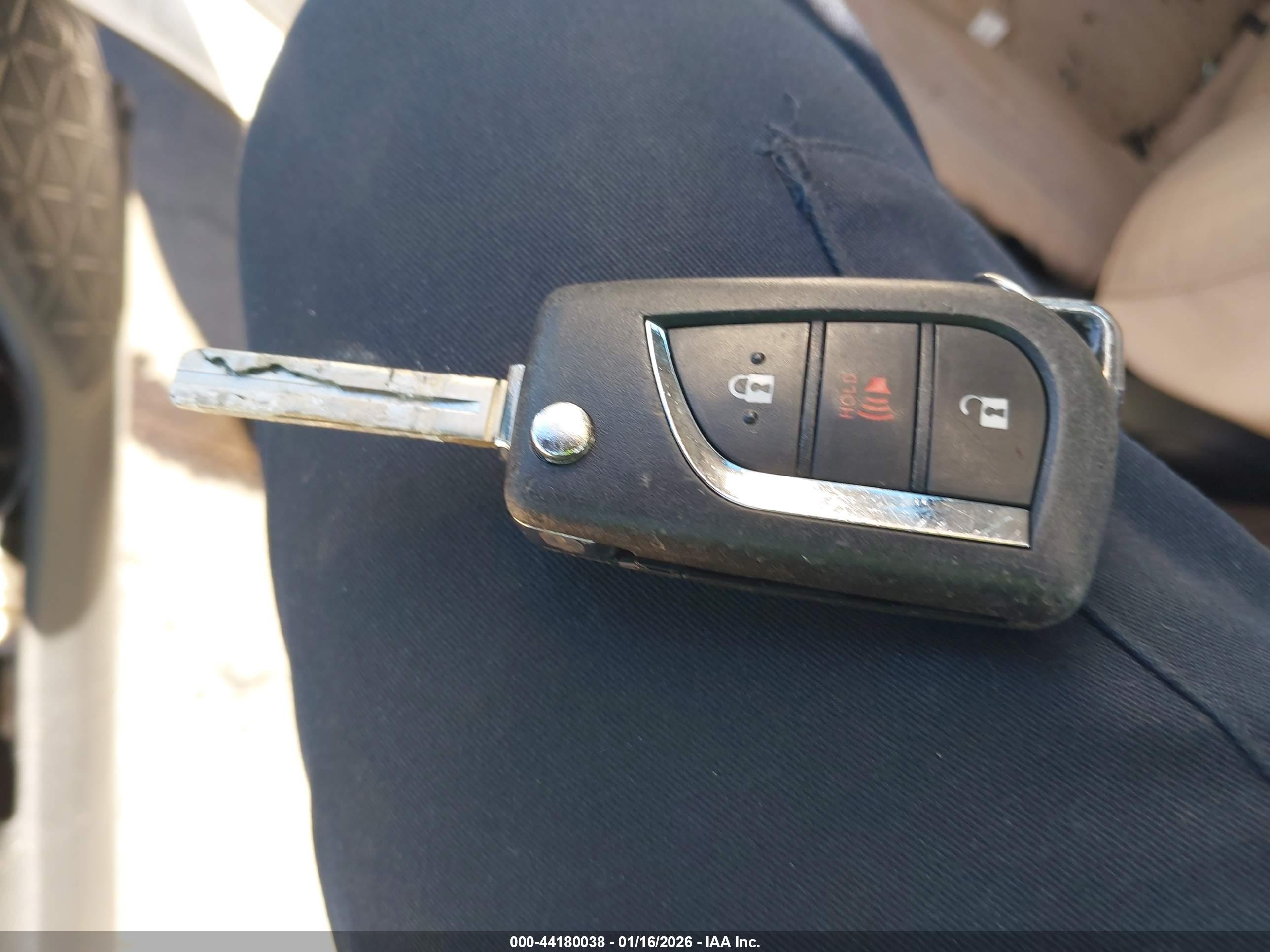 TOYOTA RAV4 image 11