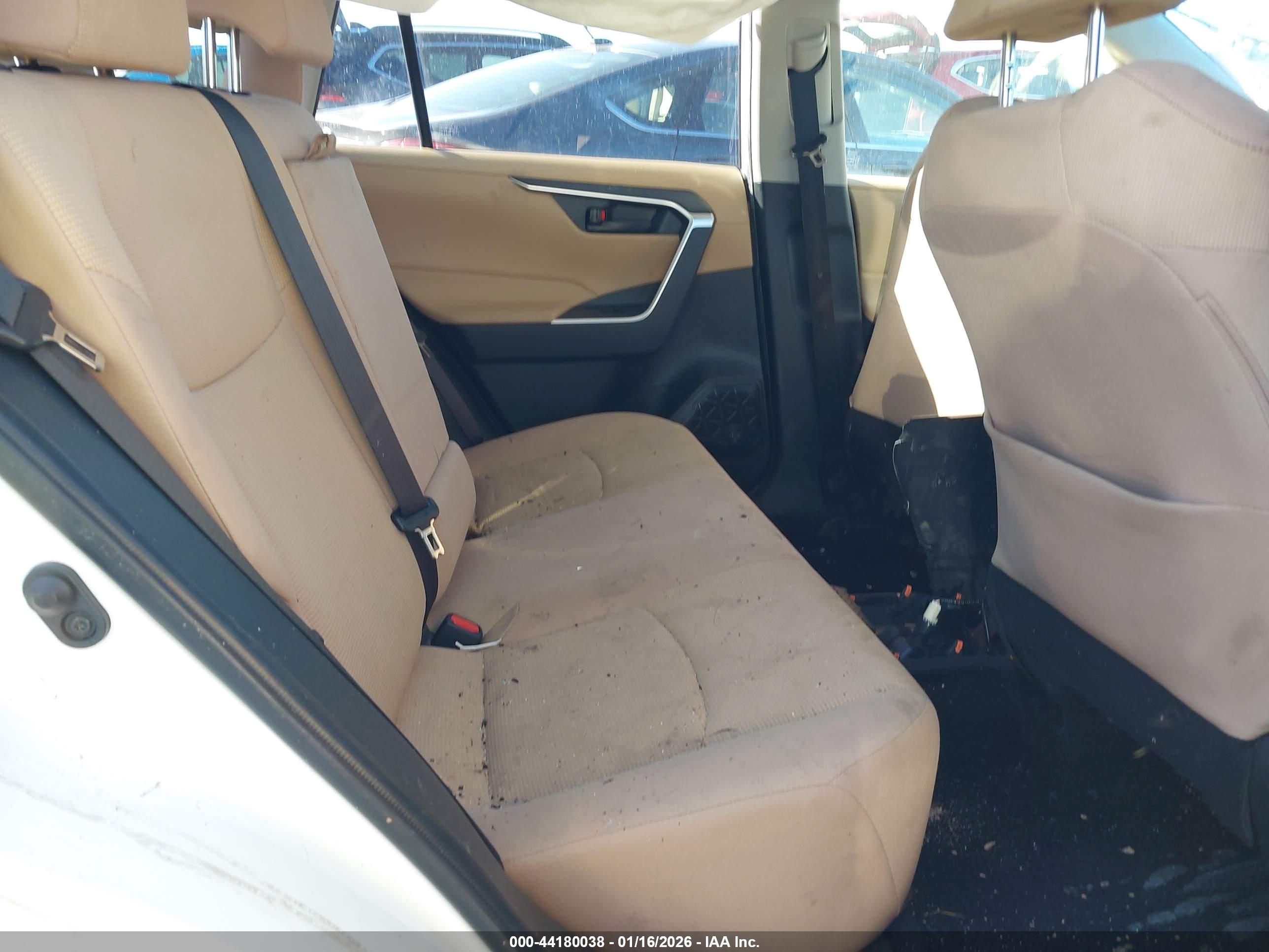 TOYOTA RAV4 image 8