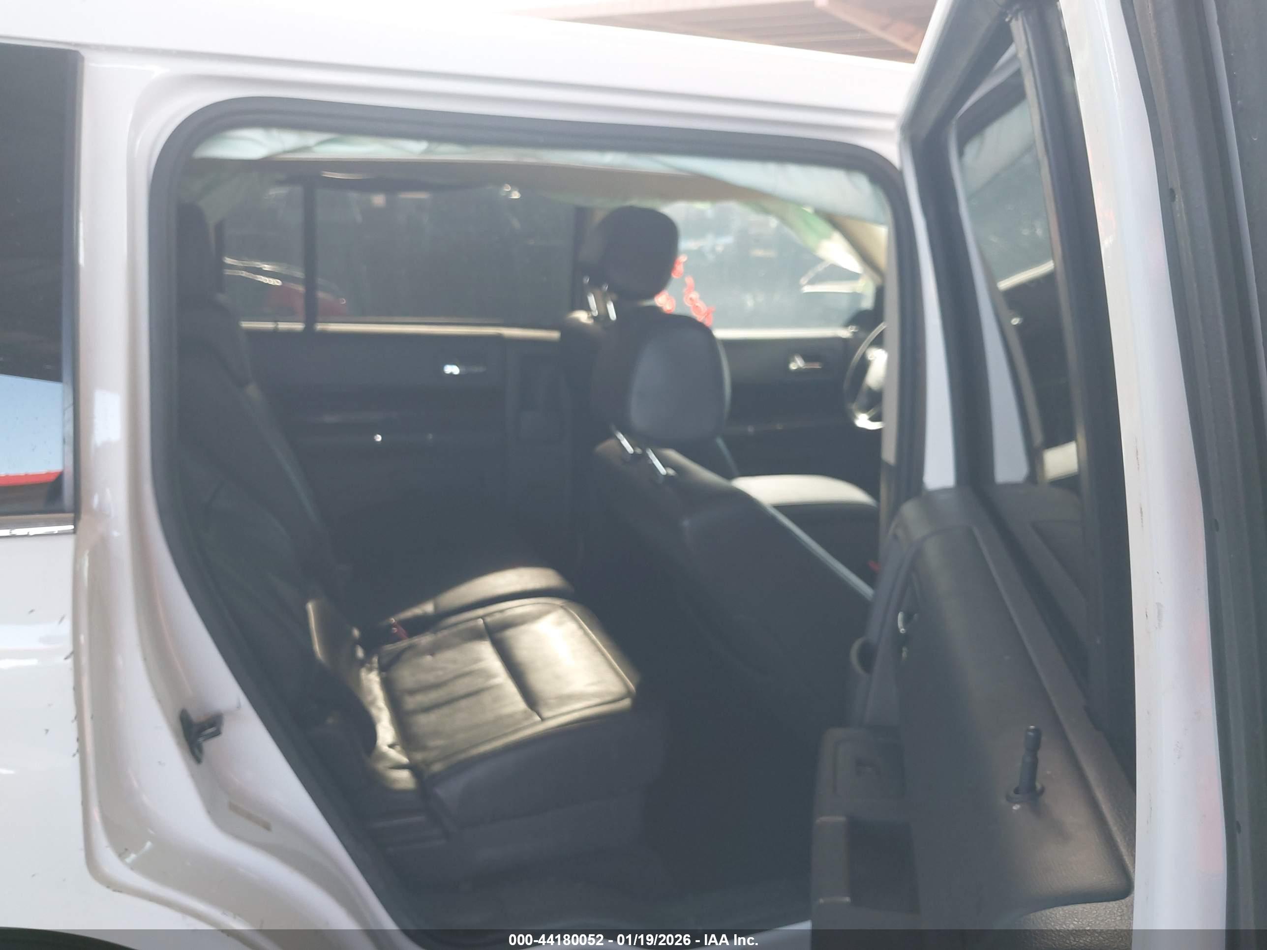 FORD FLEX image 8