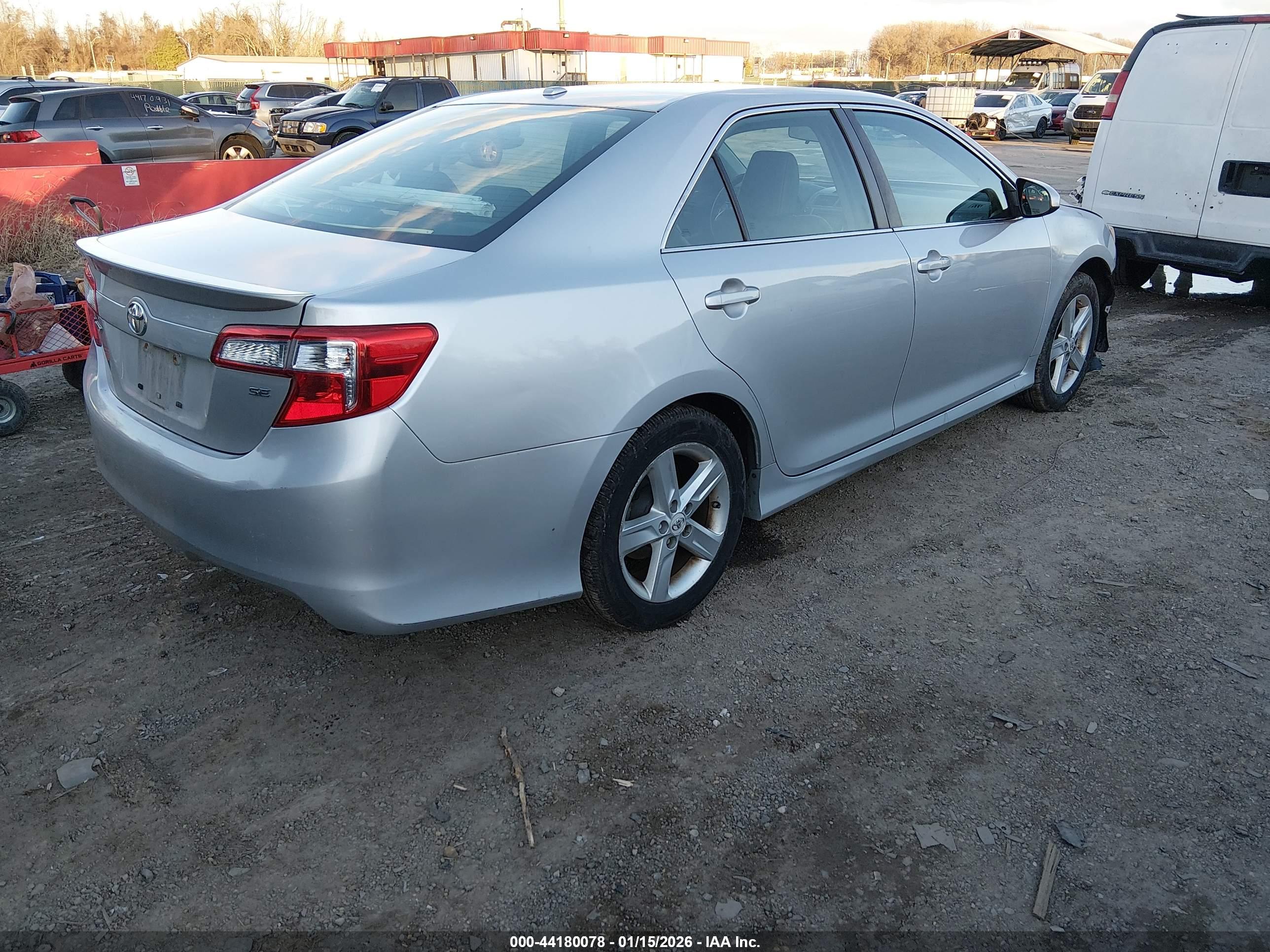 TOYOTA CAMRY image 4
