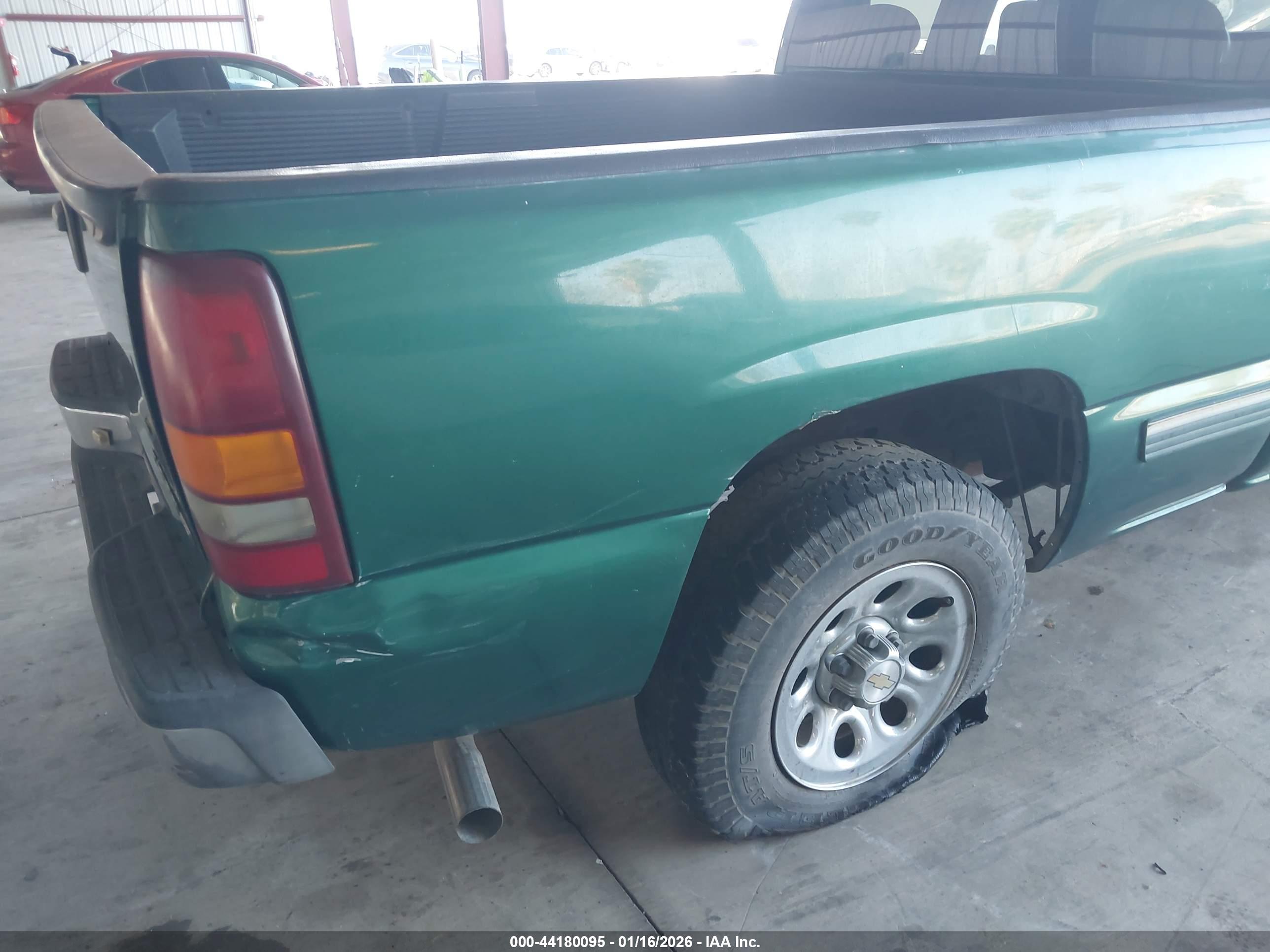CHEVROLET SILVERADO image 6