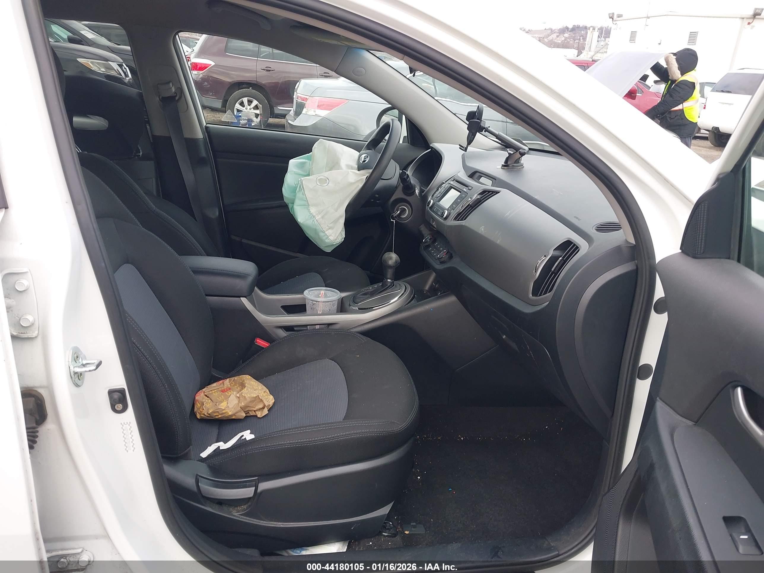 KIA SPORTAGE image 5