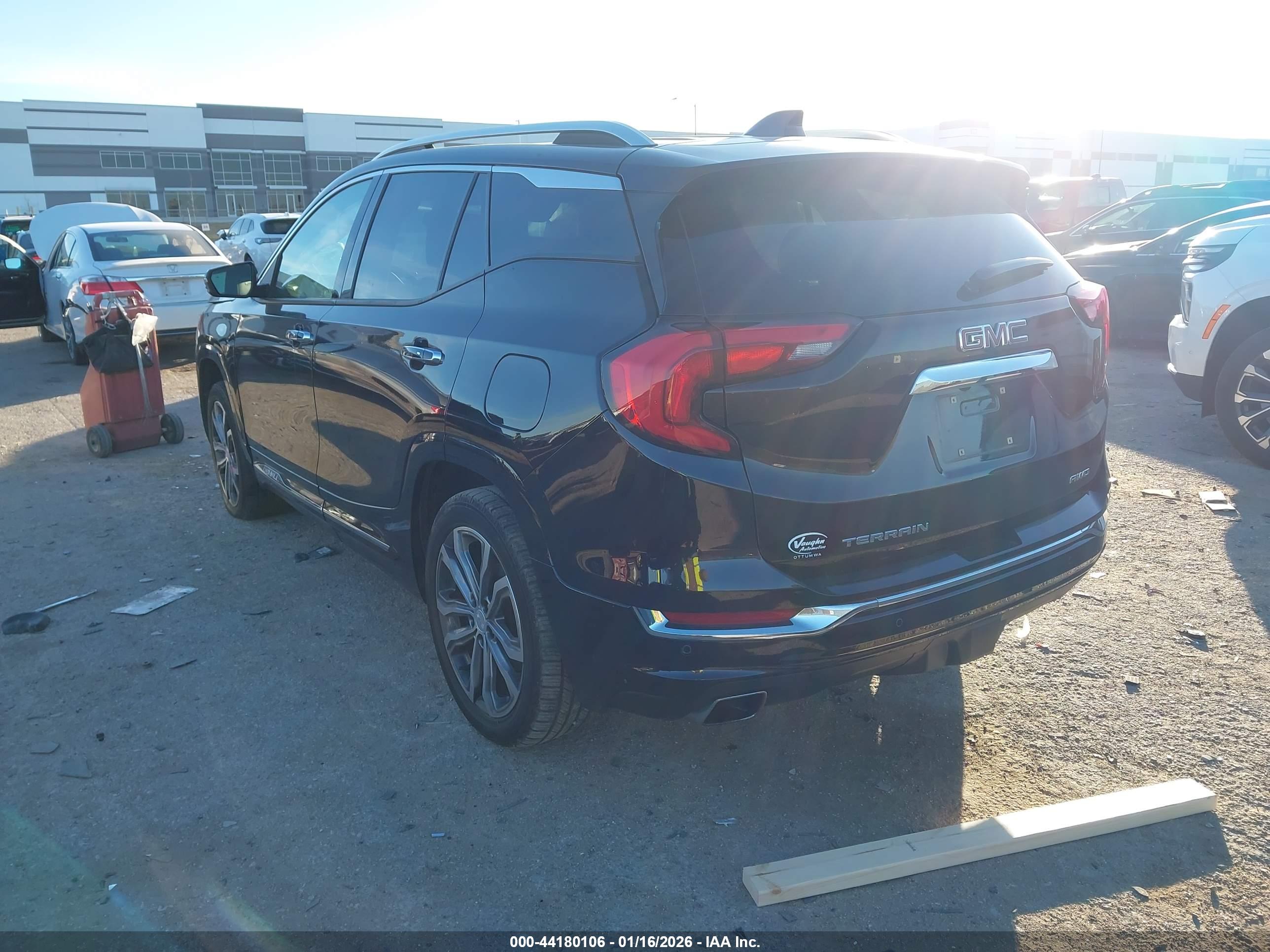 GMC TERRAIN image 3