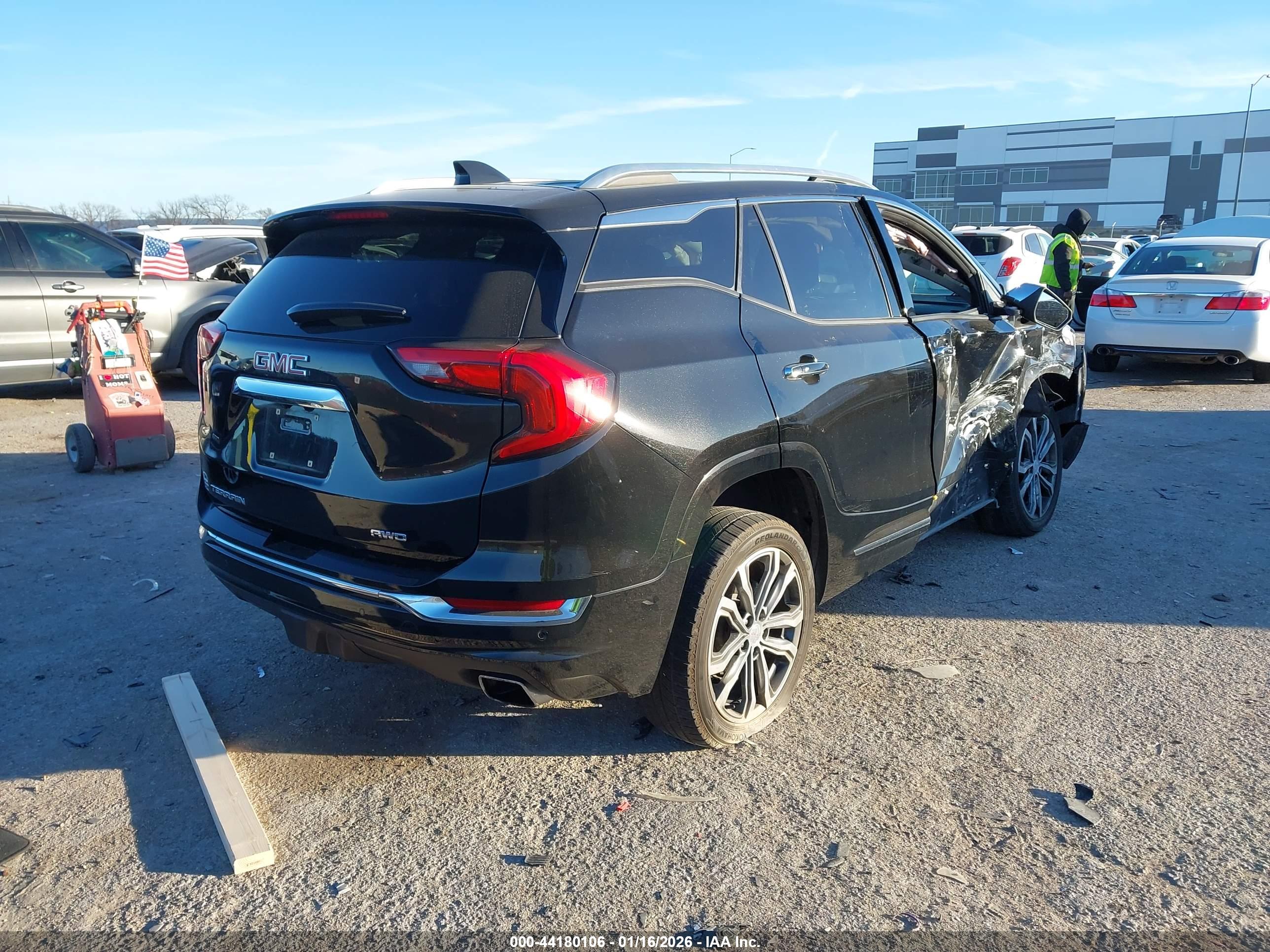 GMC TERRAIN image 4