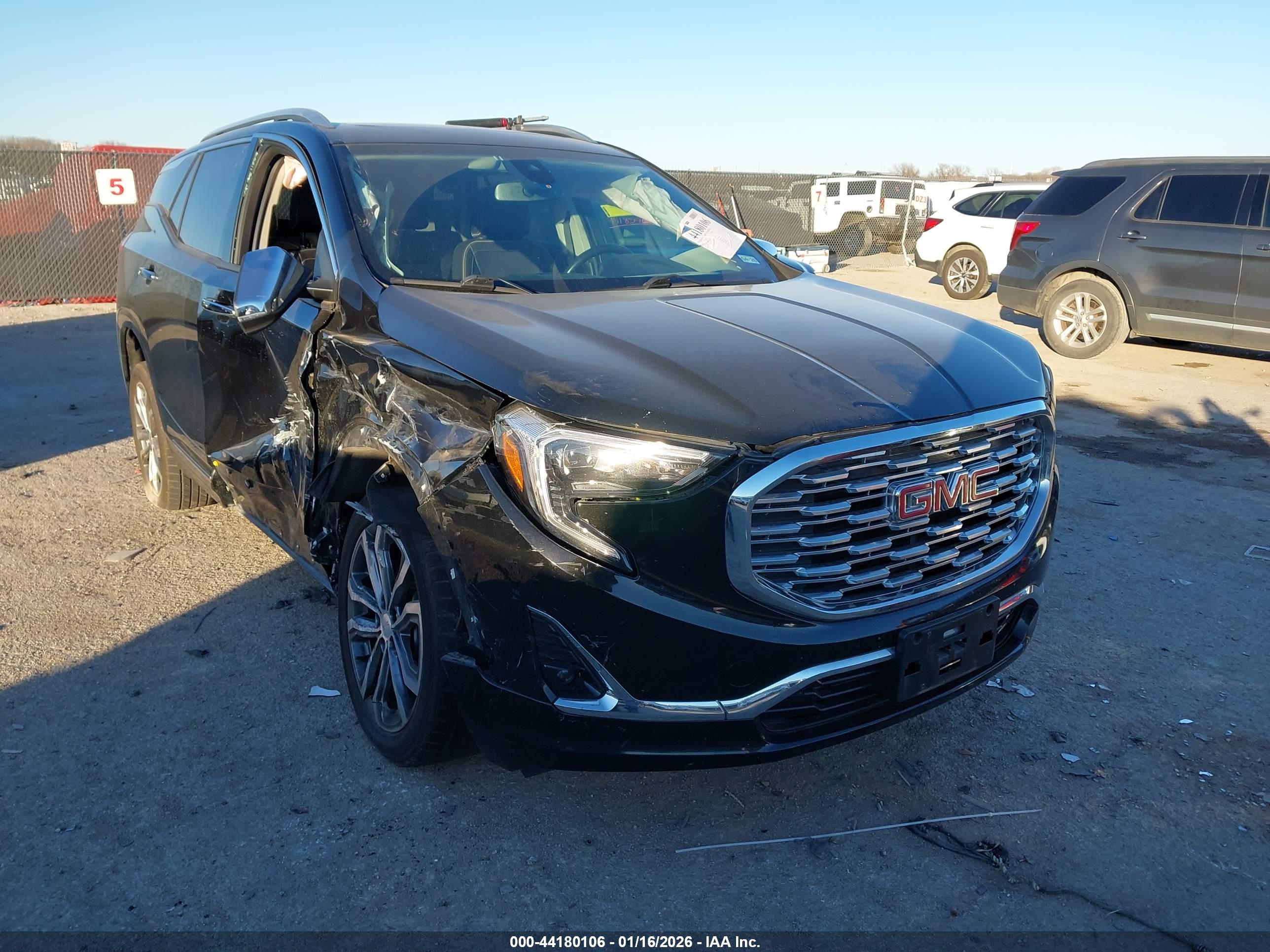 GMC TERRAIN image 6