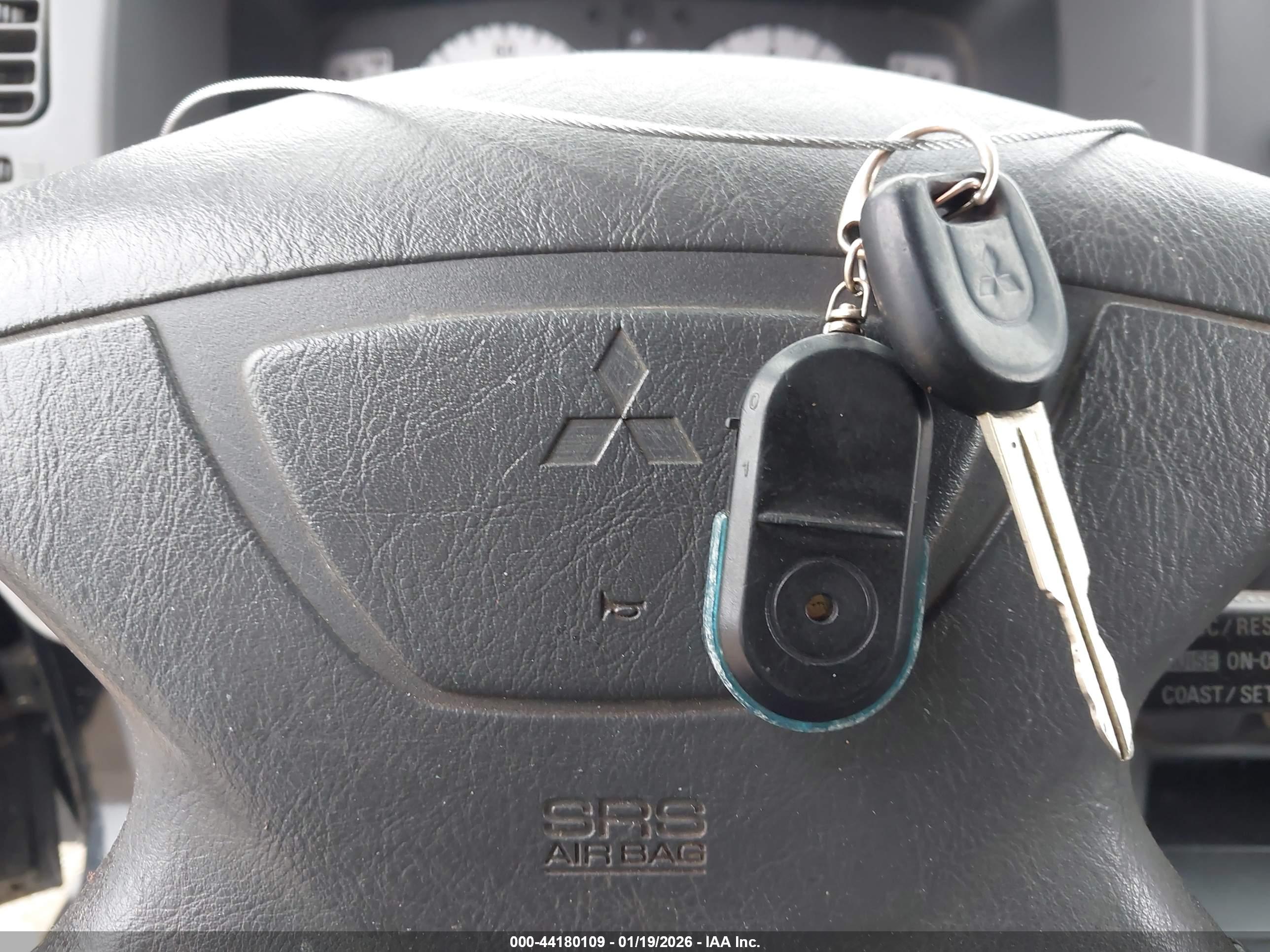MITSUBISHI MONTERO image 11