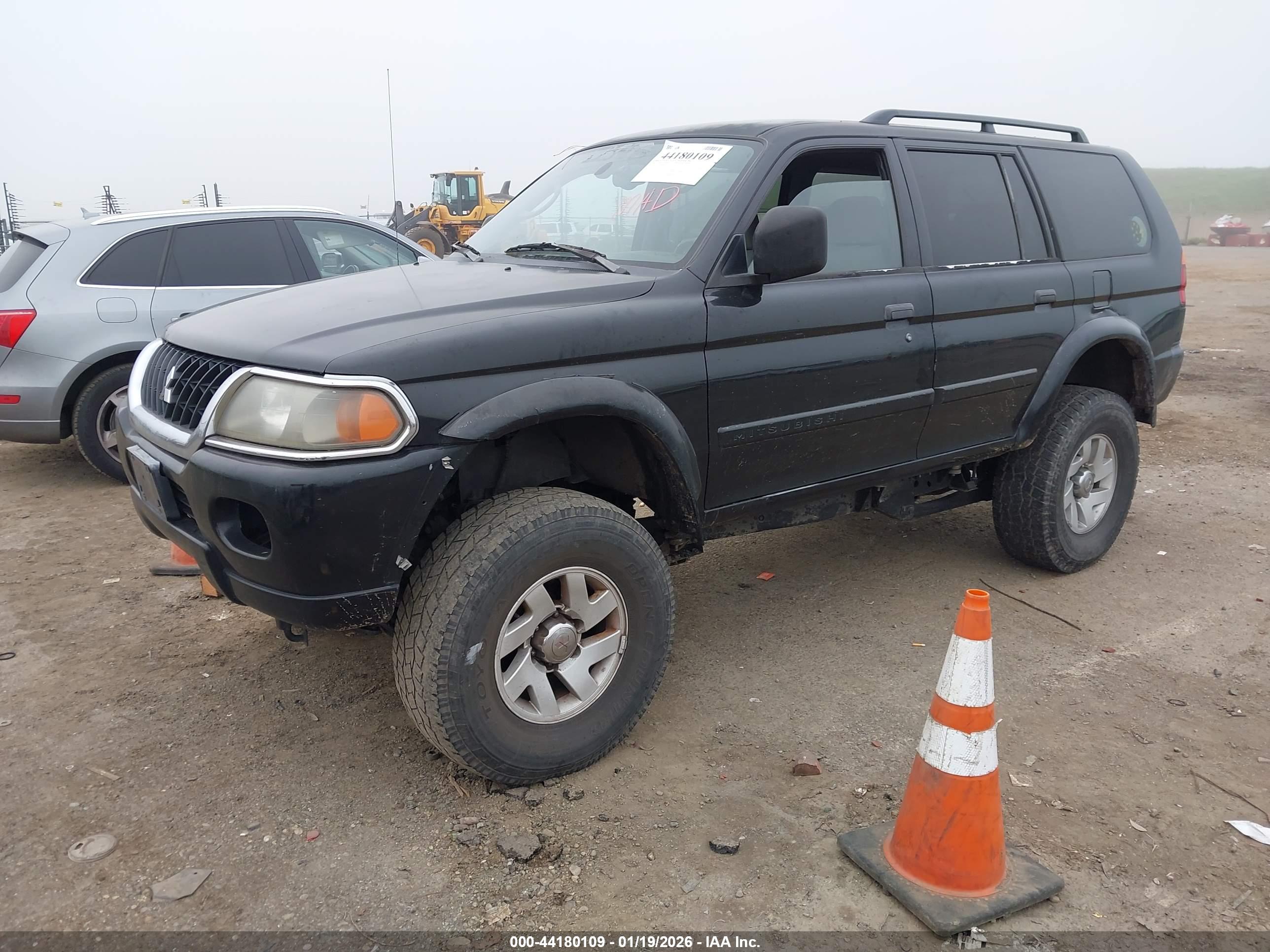 MITSUBISHI MONTERO image 2