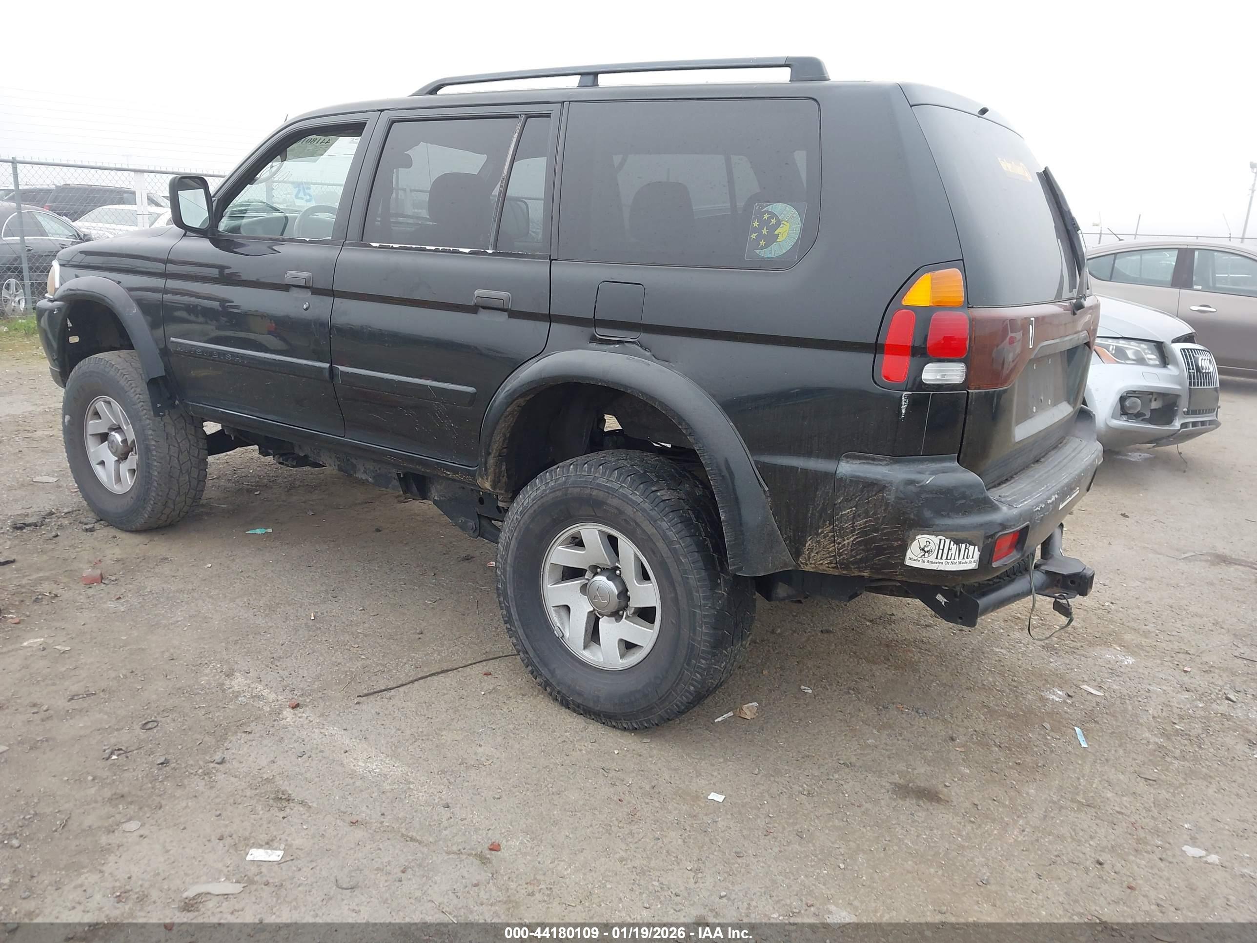 MITSUBISHI MONTERO image 3