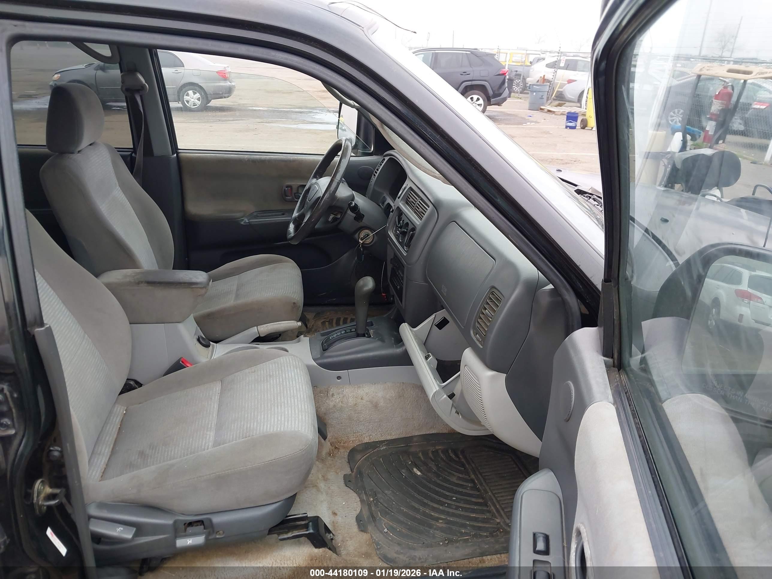 MITSUBISHI MONTERO image 5