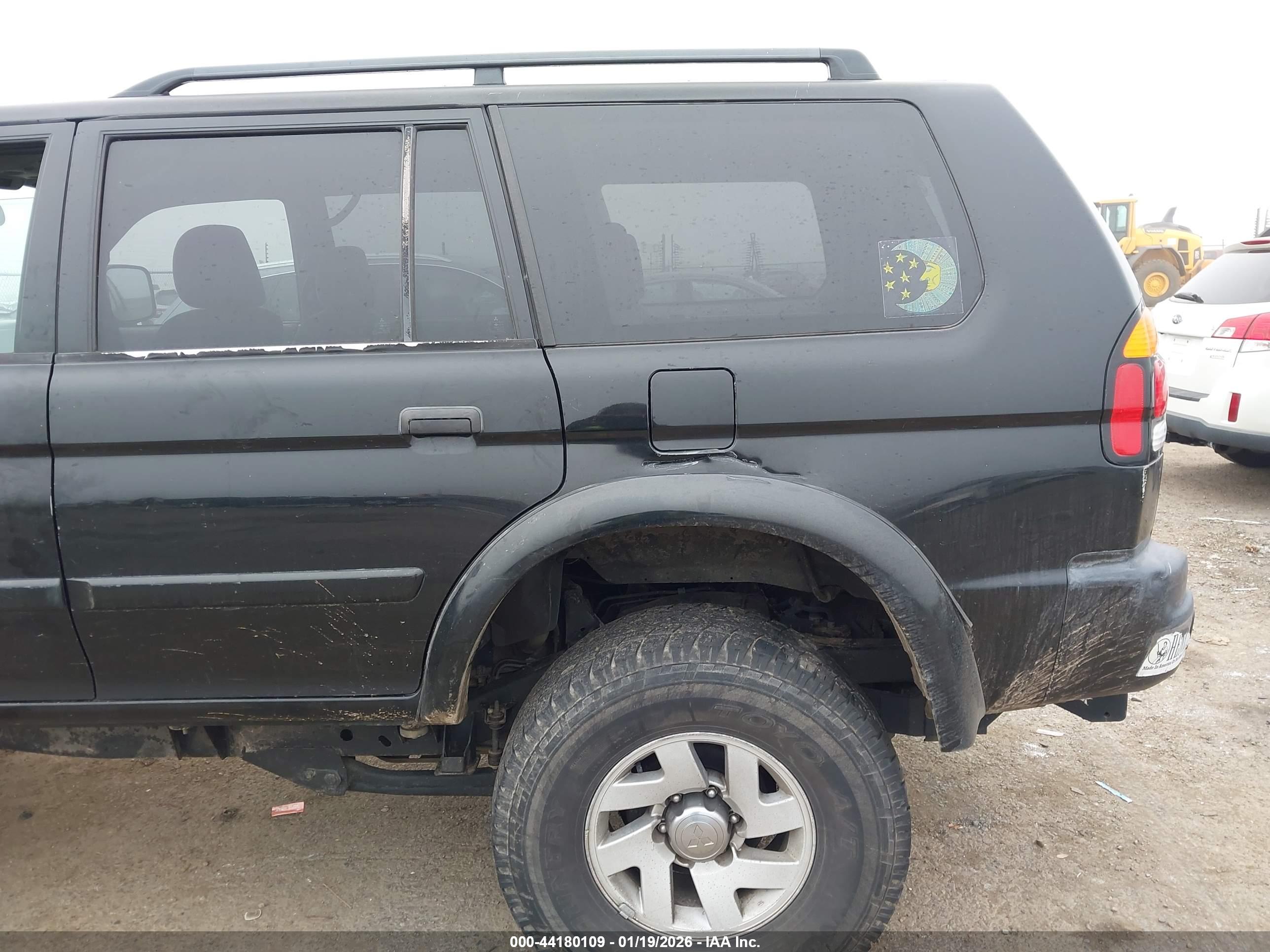 MITSUBISHI MONTERO image 6