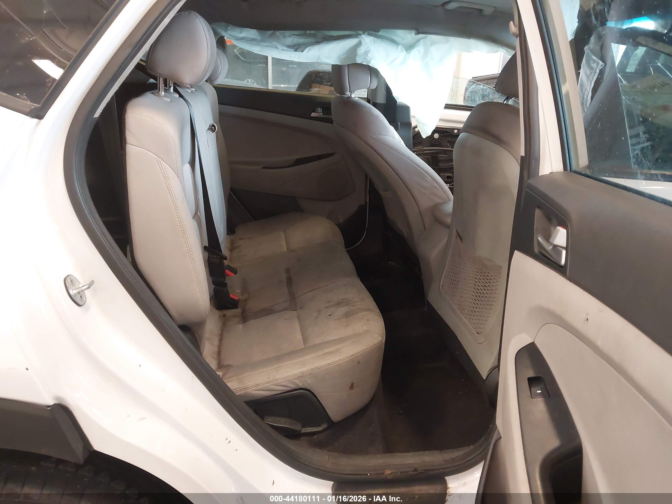 HYUNDAI TUCSON image 8